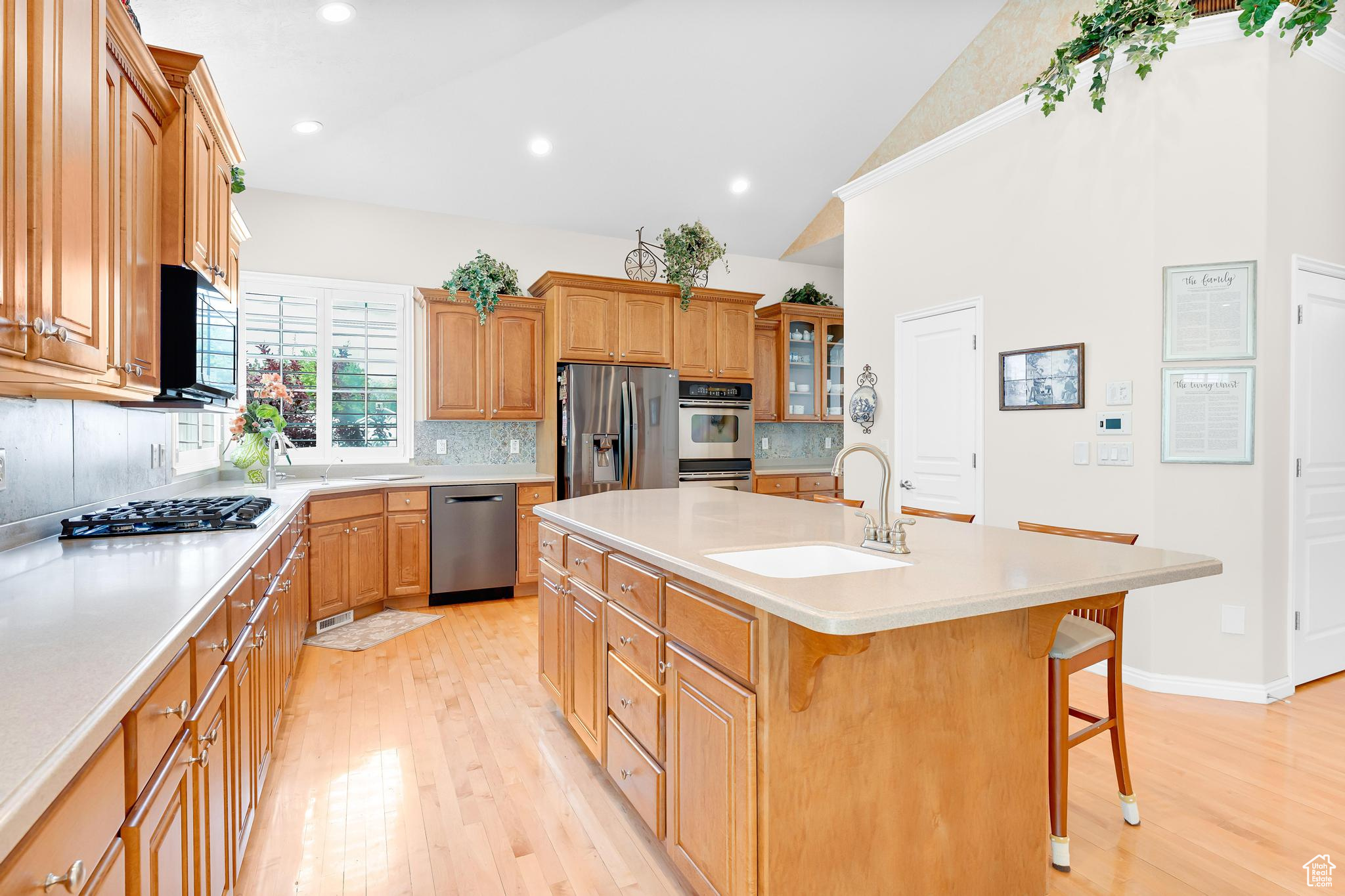 531 W GLENDON WAY