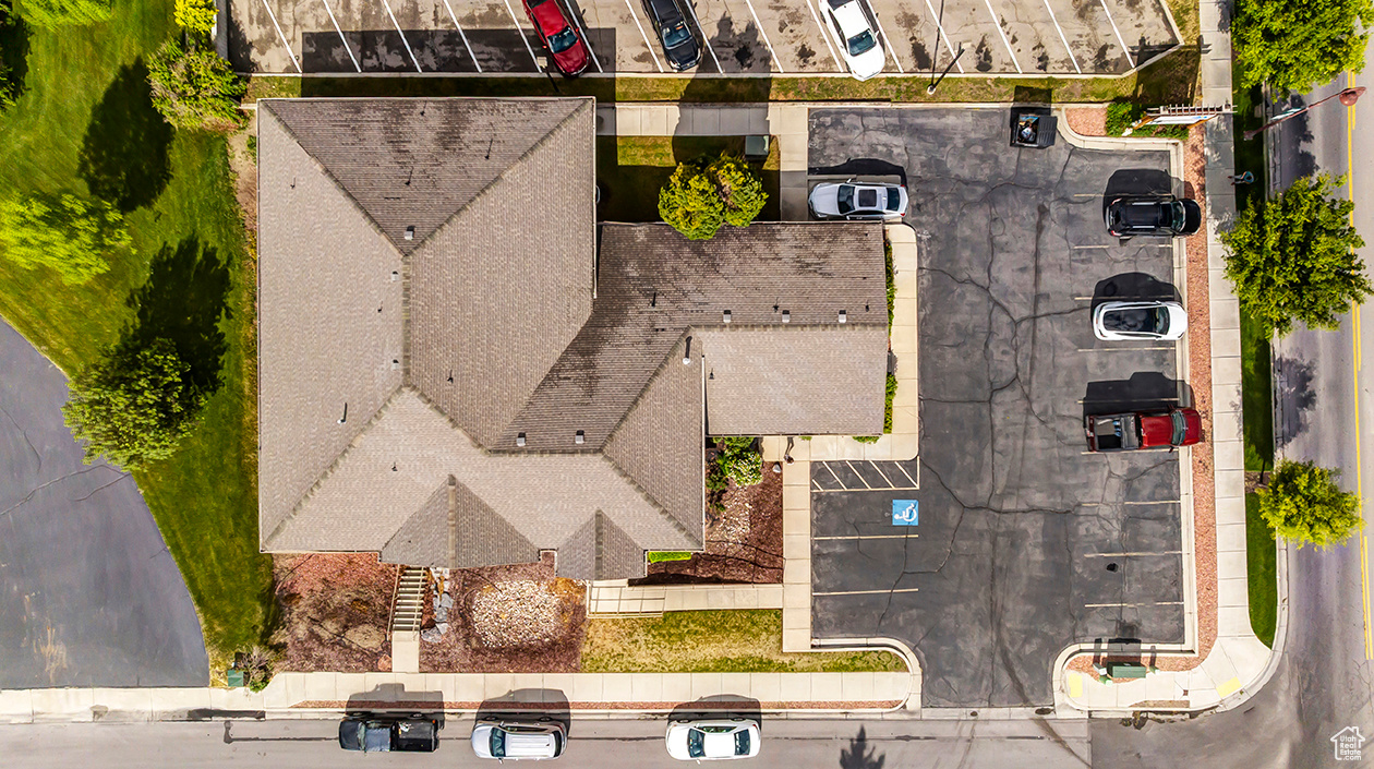 588 E MAIN ST