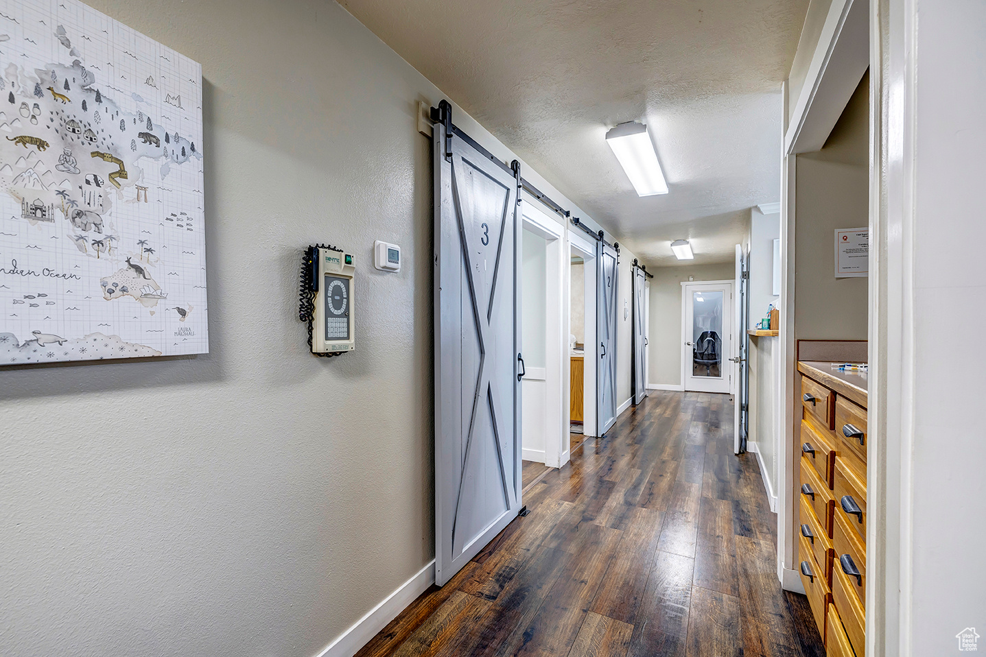 588 E MAIN ST