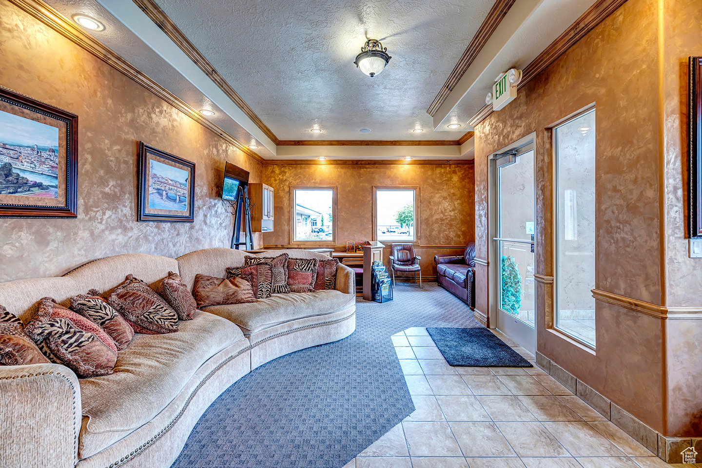 588 E MAIN ST