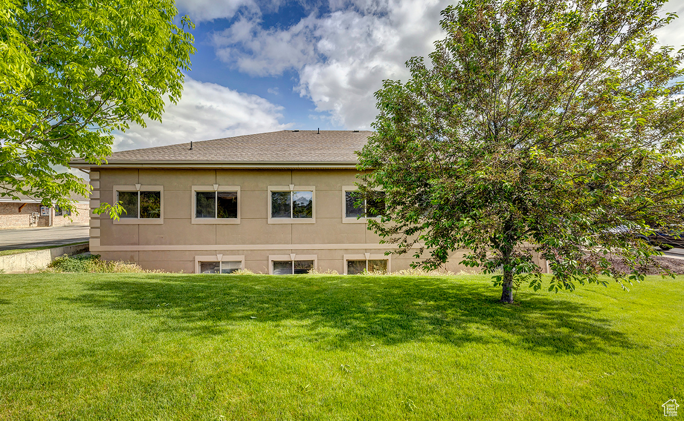 588 E MAIN ST