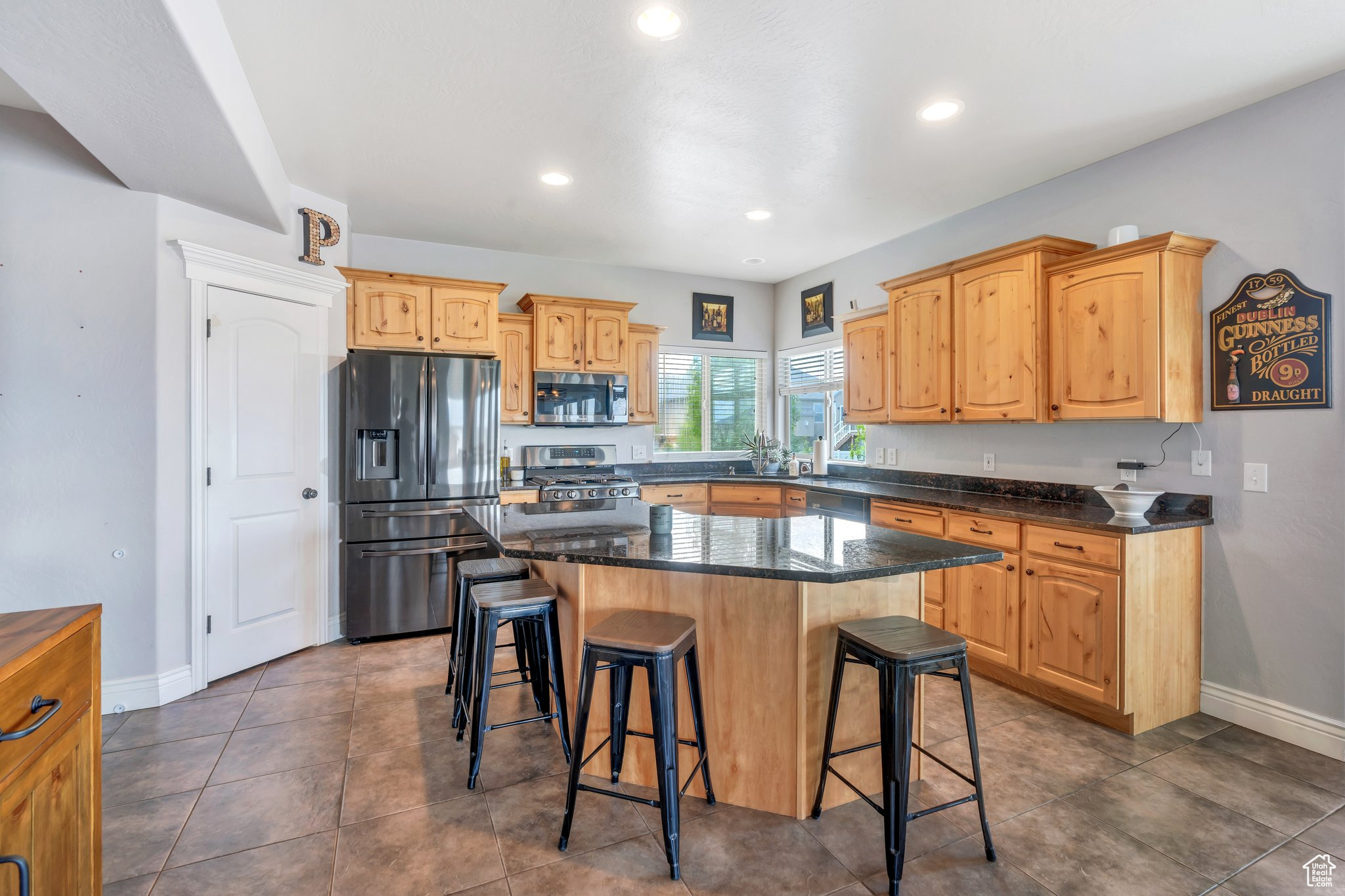 414 W KIT FOX DR