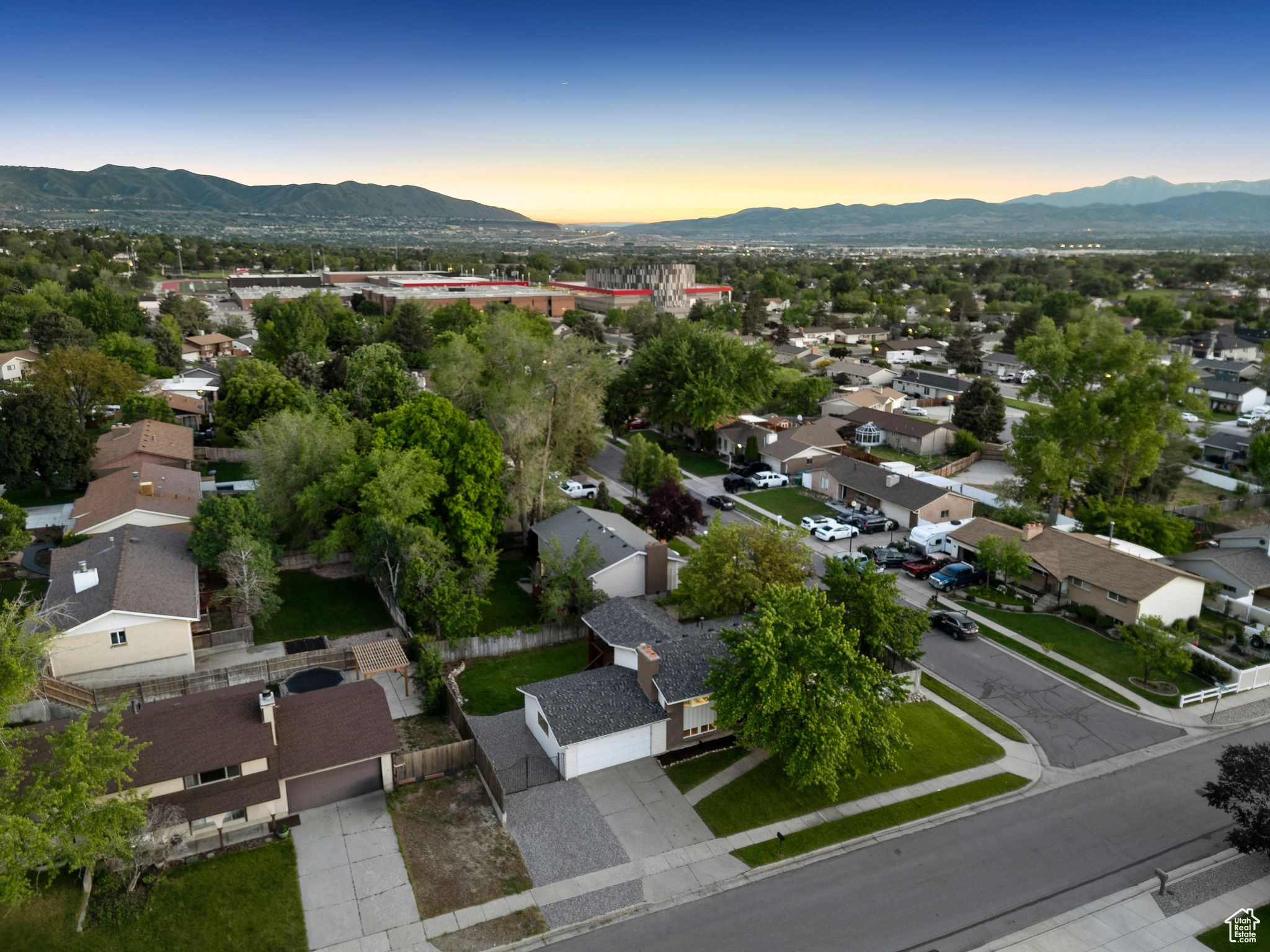 1084 E BELL CANYON DR