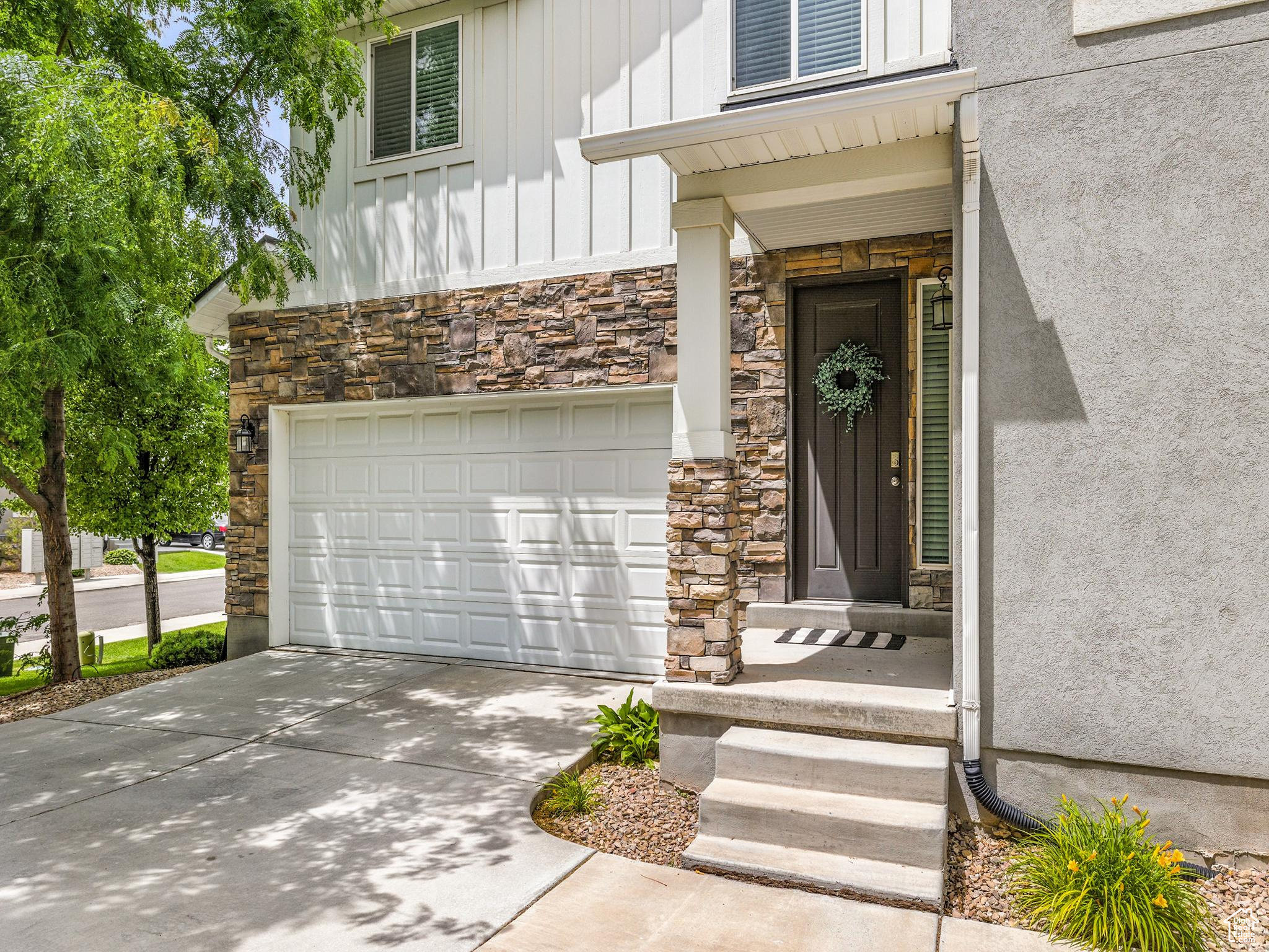1574 N CORDOBA DR