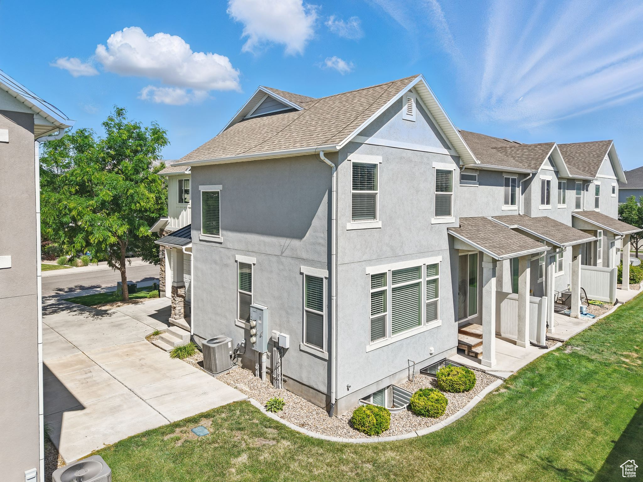 1574 N CORDOBA DR
