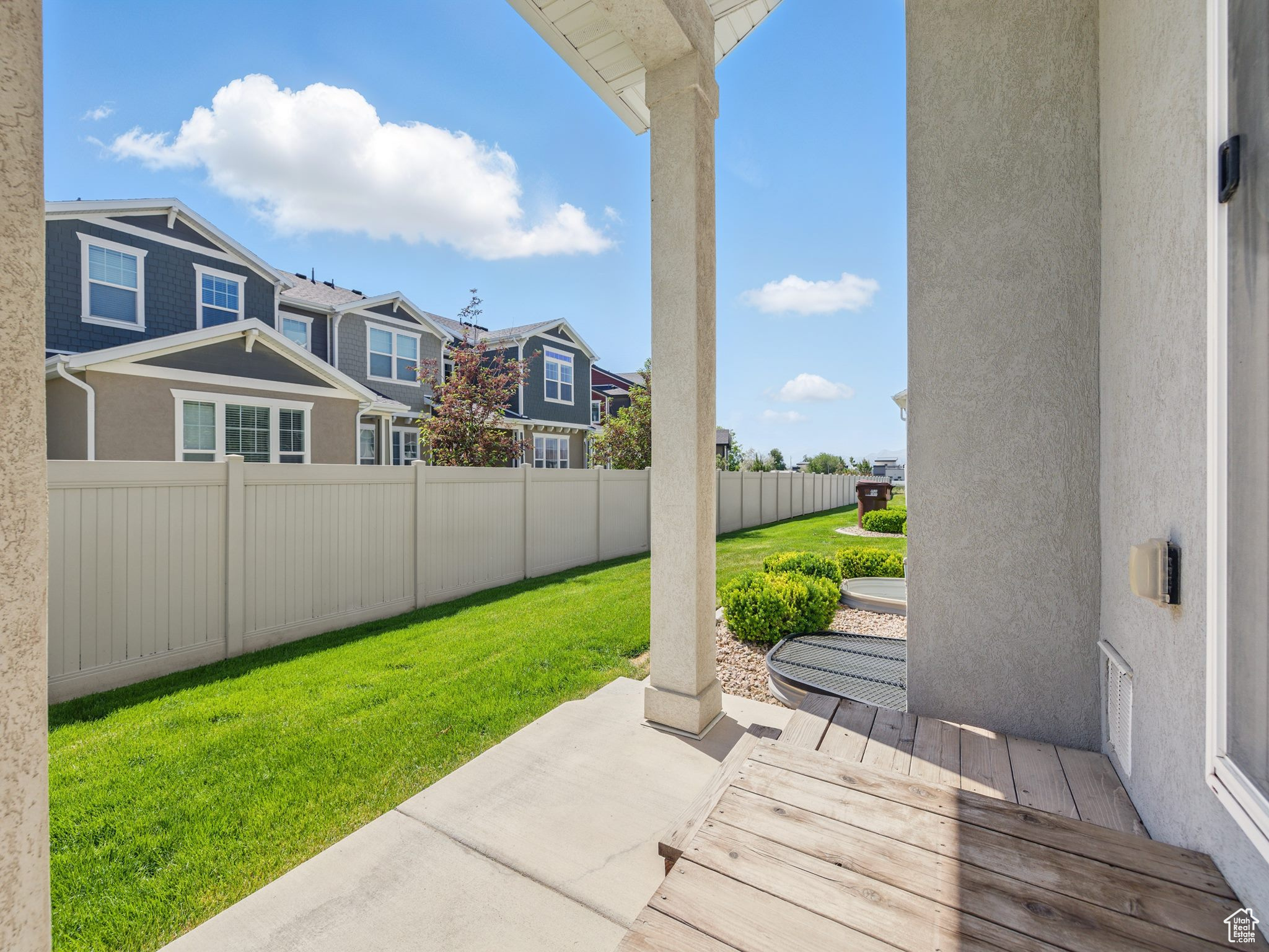 1574 N CORDOBA DR