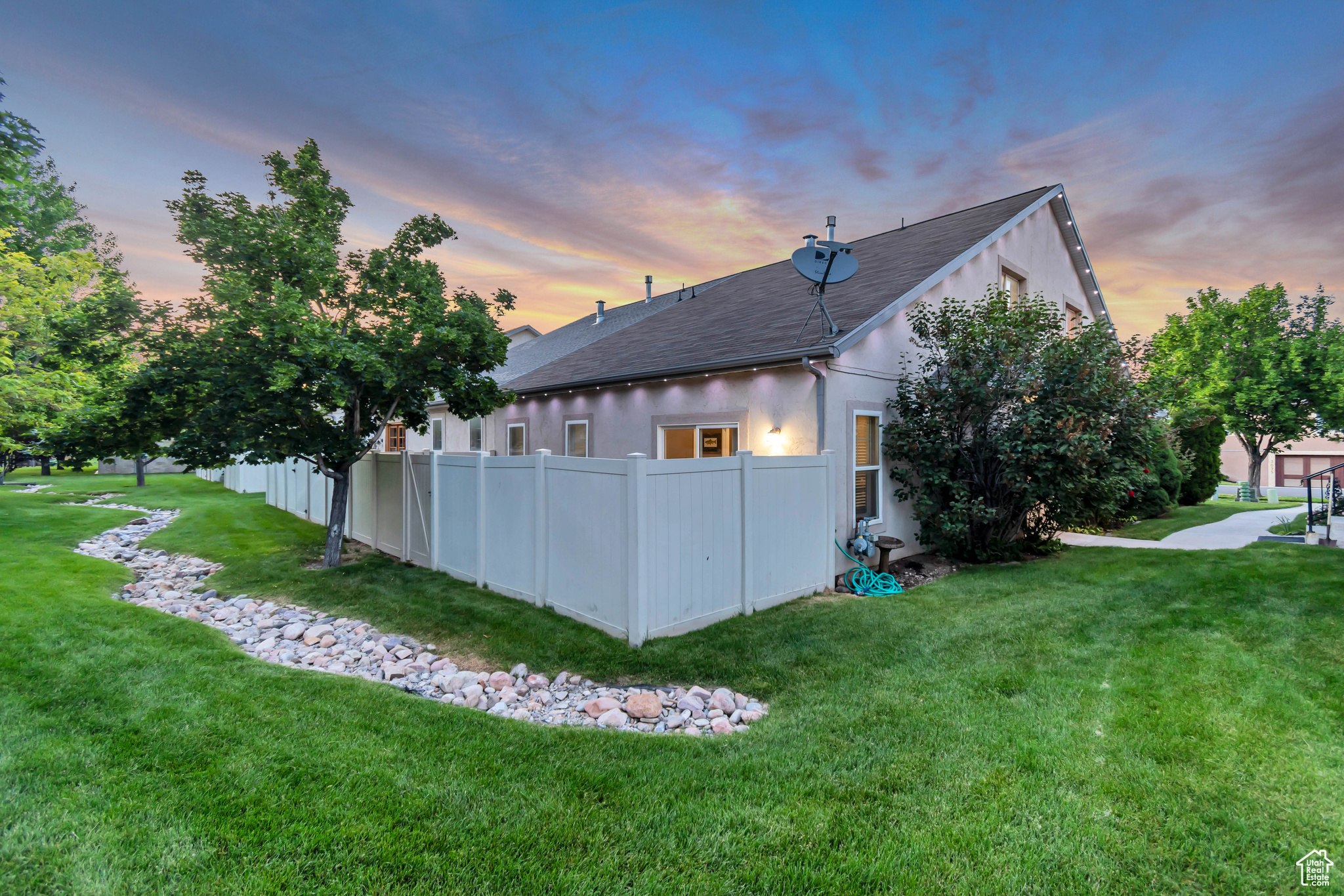3094 E SOMERSET DR