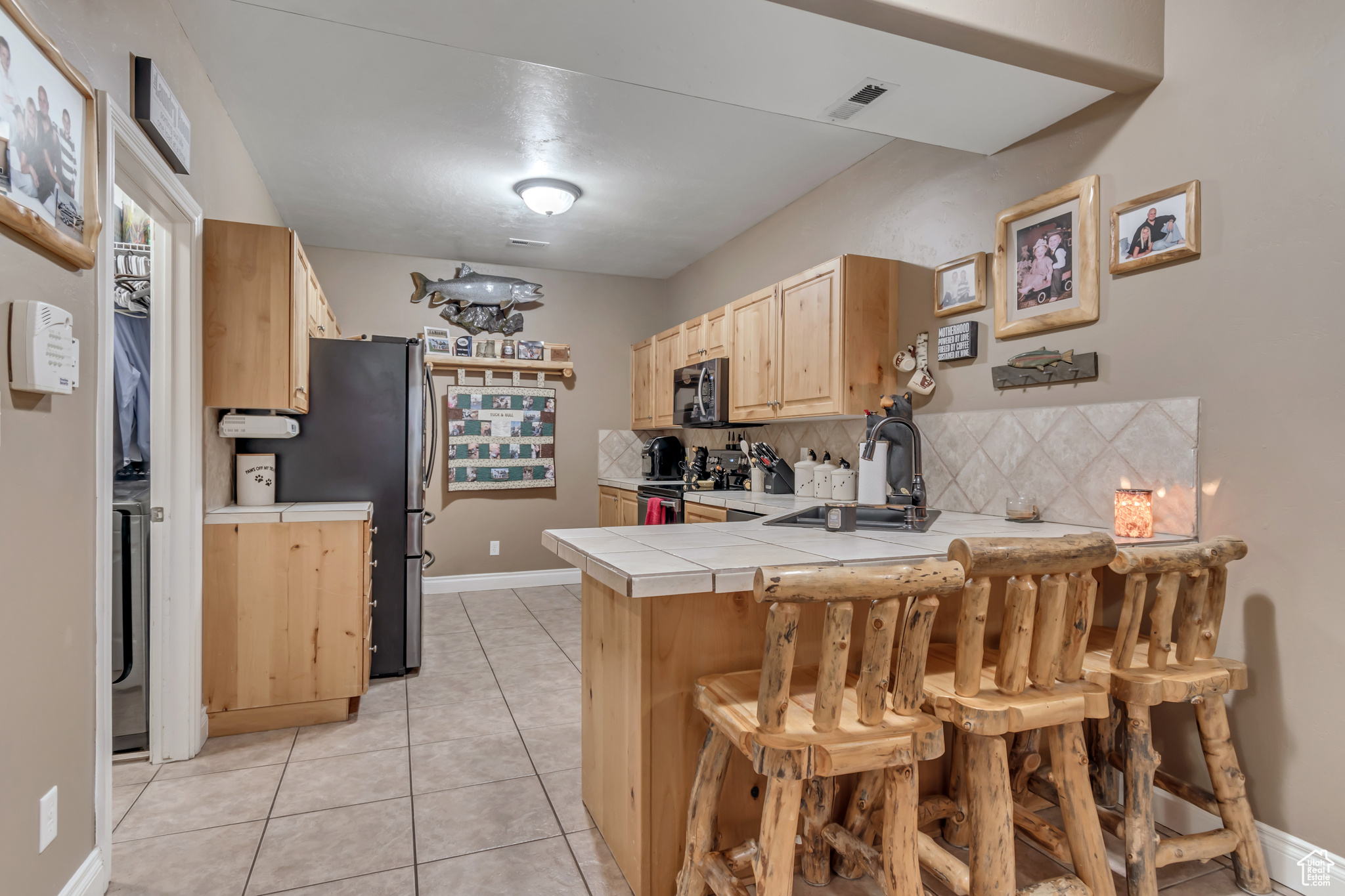 3094 E SOMERSET DR