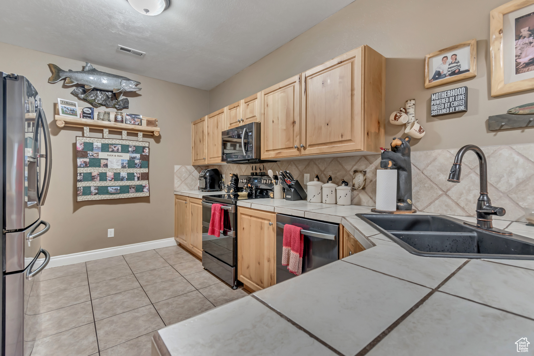 3094 E SOMERSET DR