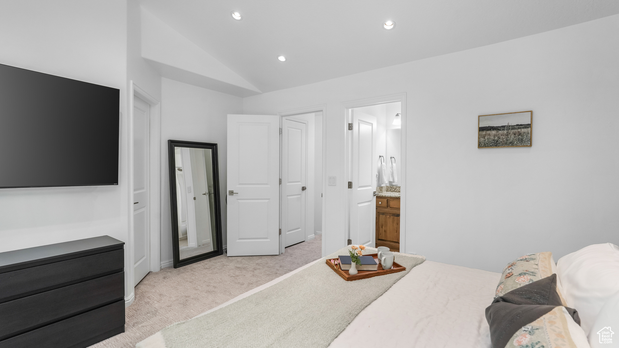 1029 INDEPENDENCE