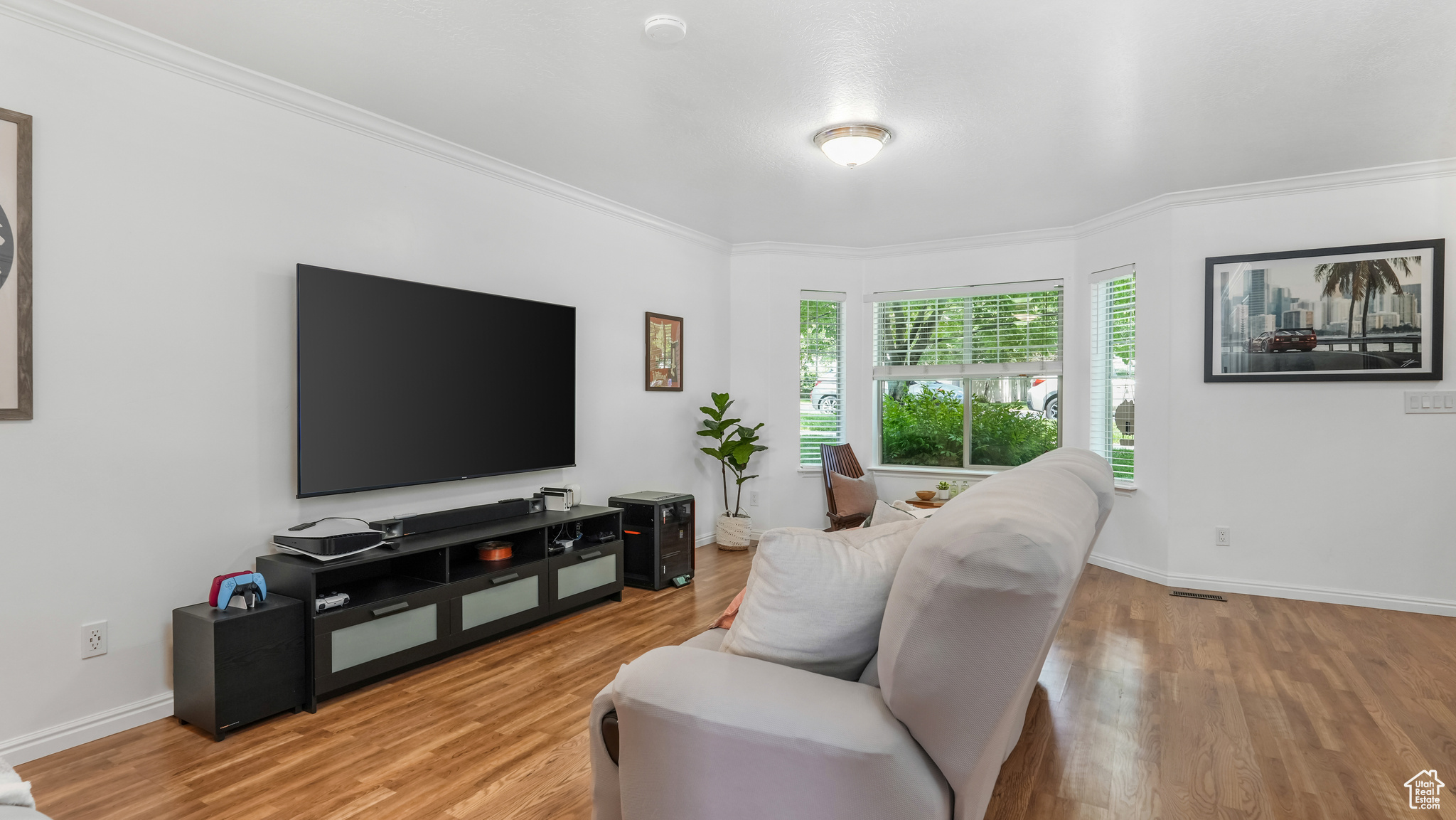 1029 INDEPENDENCE