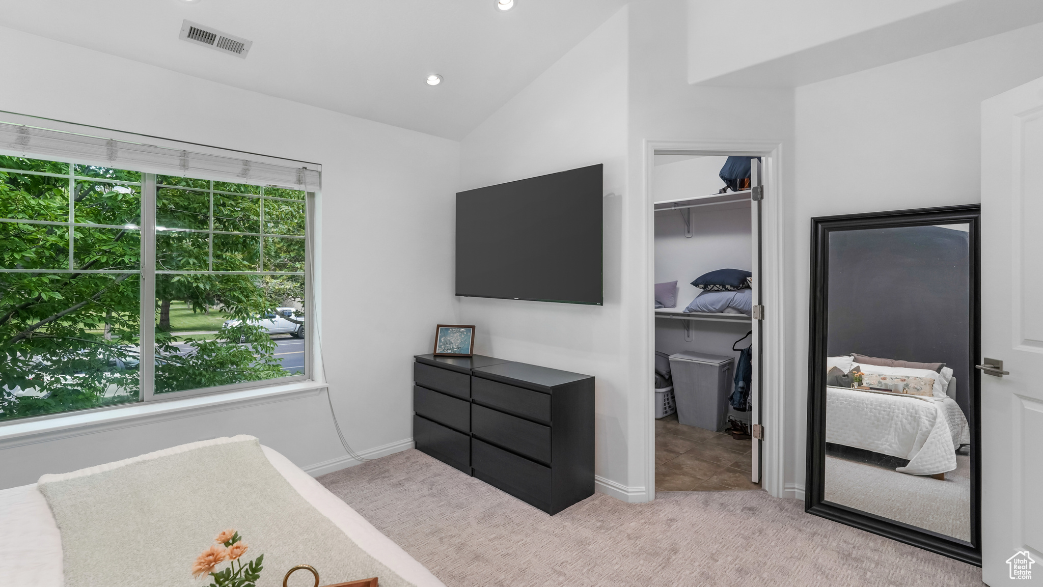 1029 INDEPENDENCE