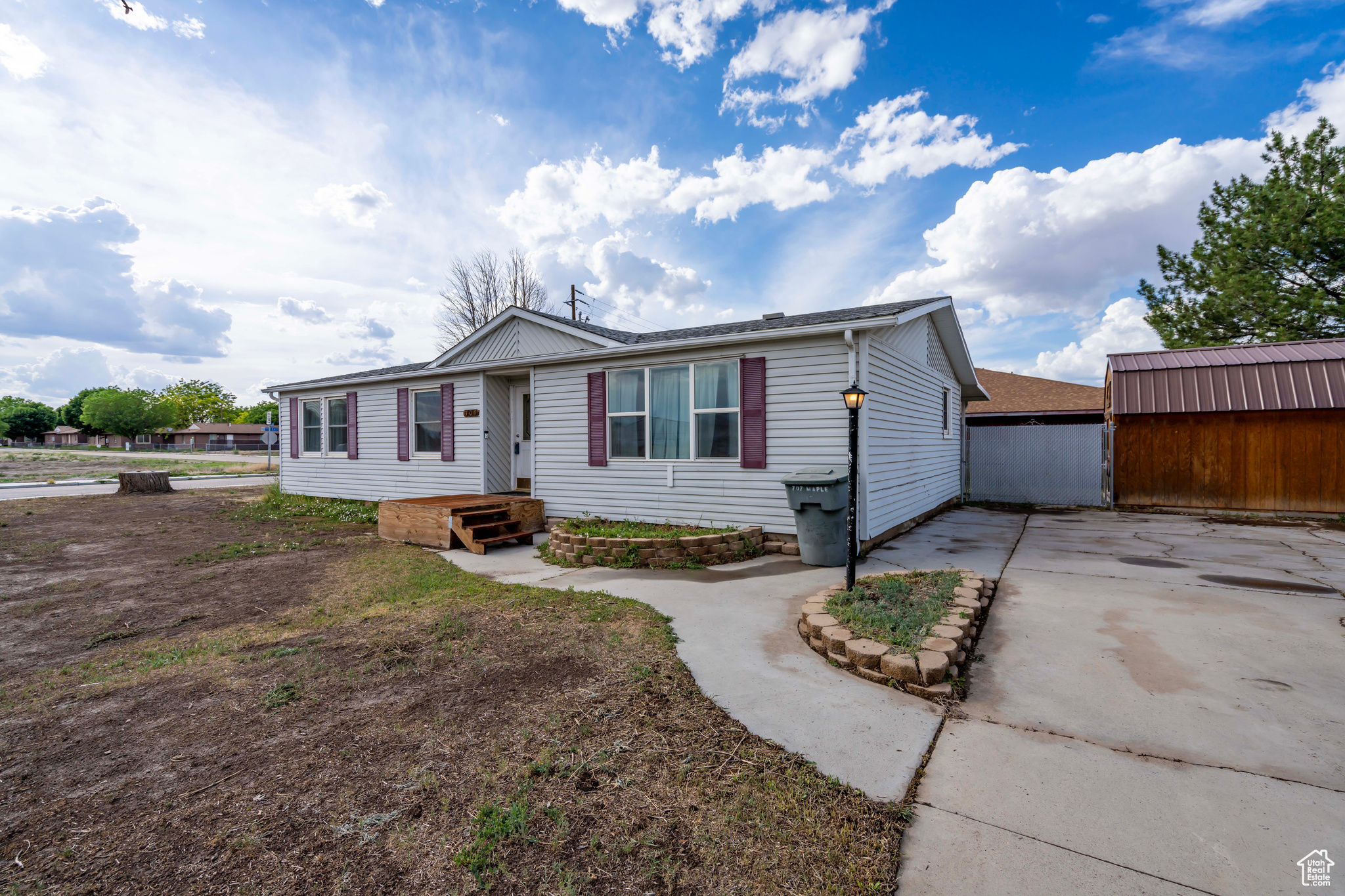 707 E MAPLE
