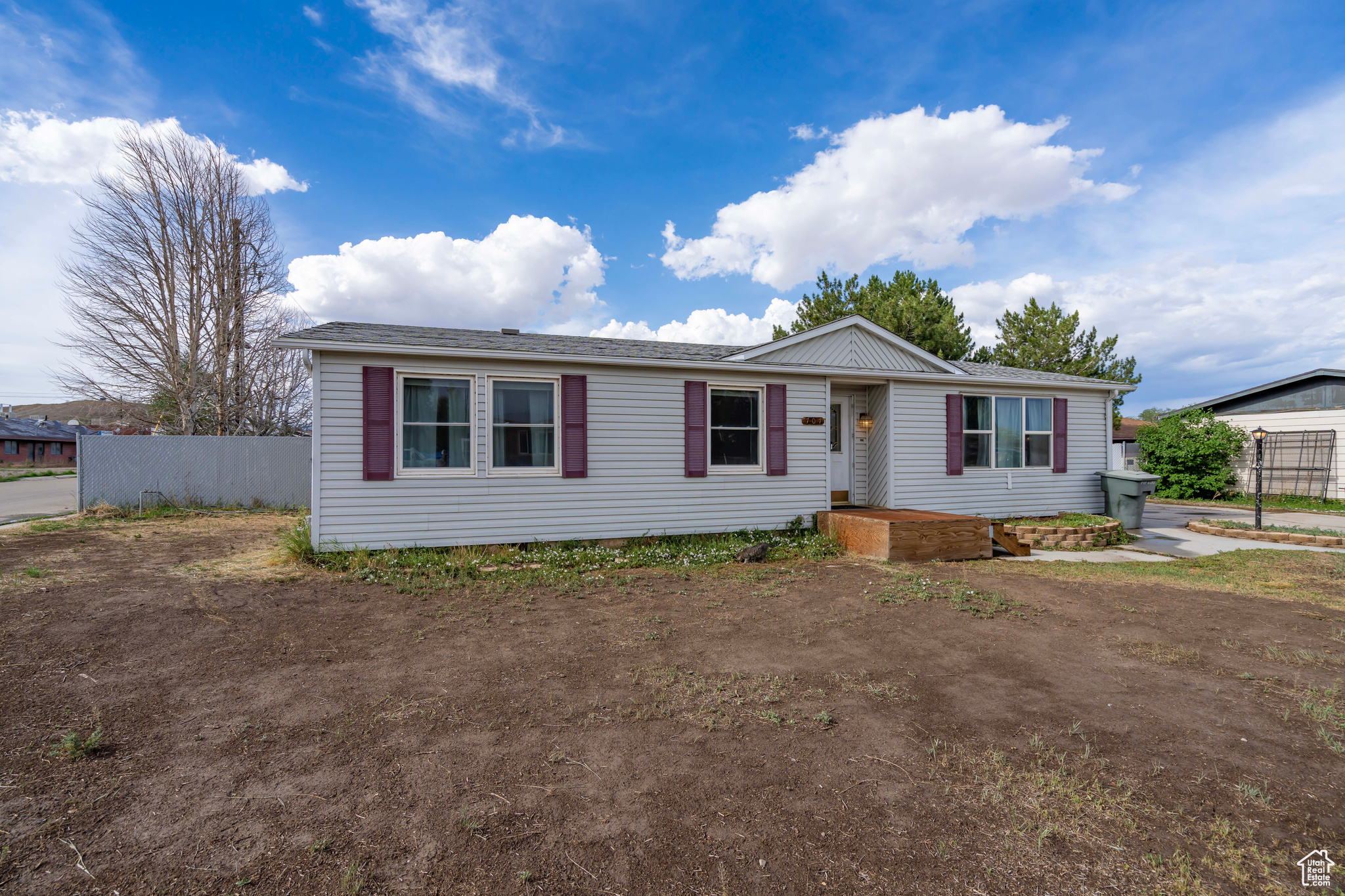 707 E MAPLE