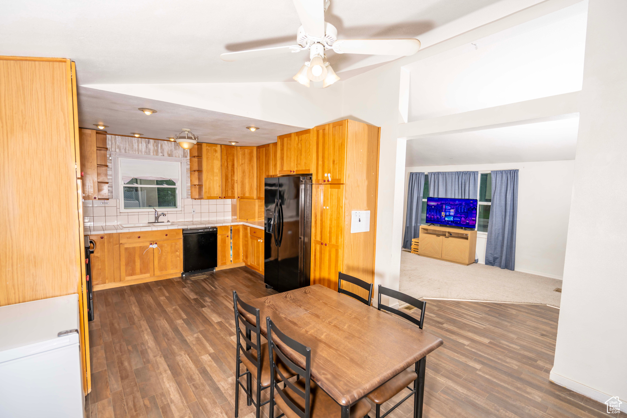 707 E MAPLE