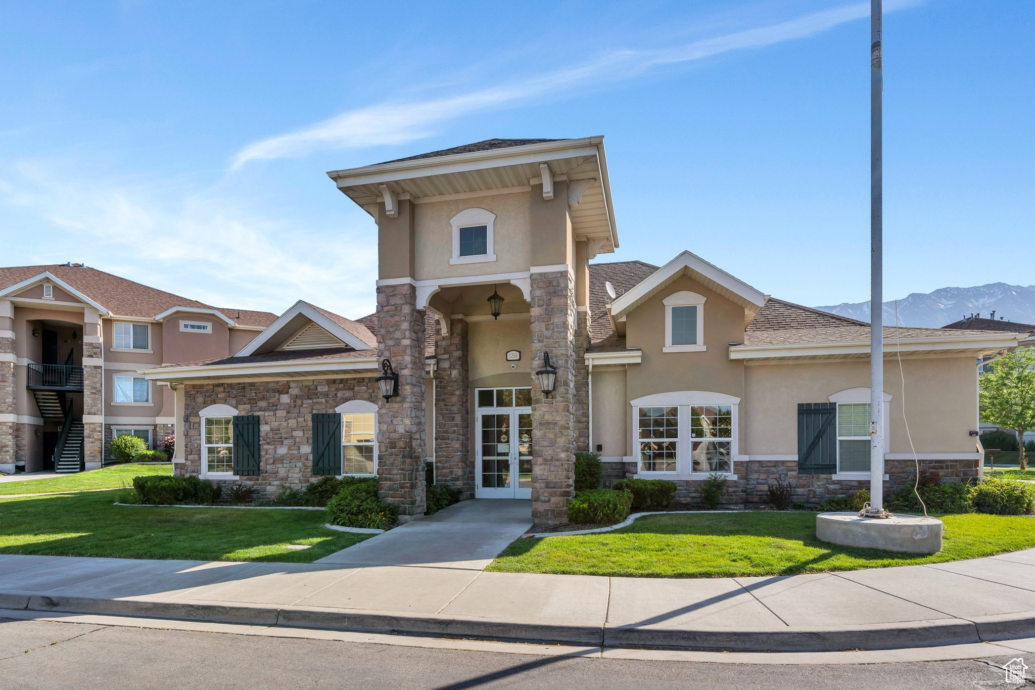 1292 W DALLIN DR