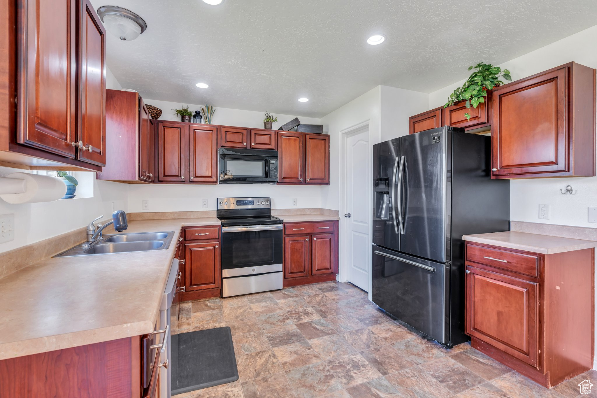 2459 E OX YOKE DR