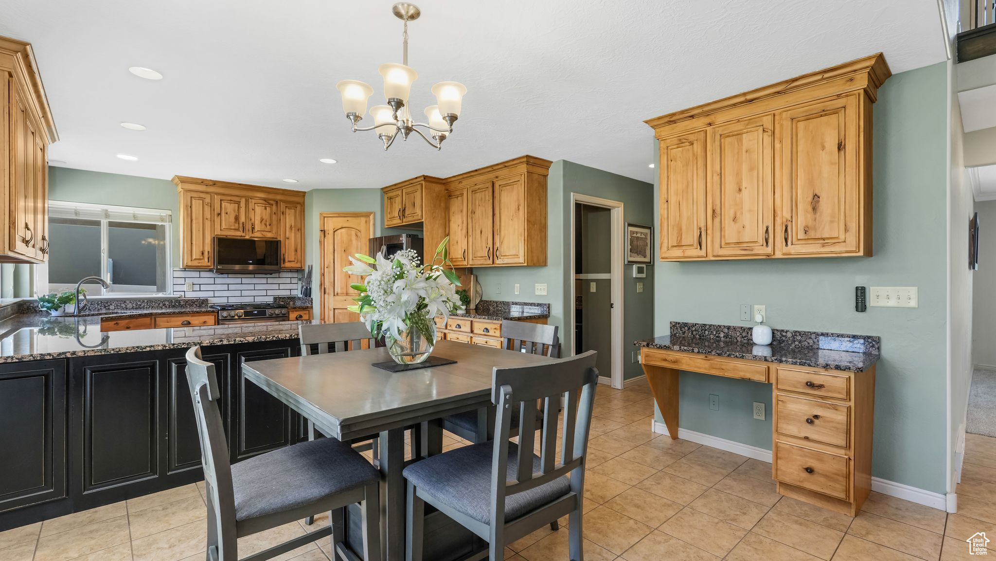 1088 W 2650 N