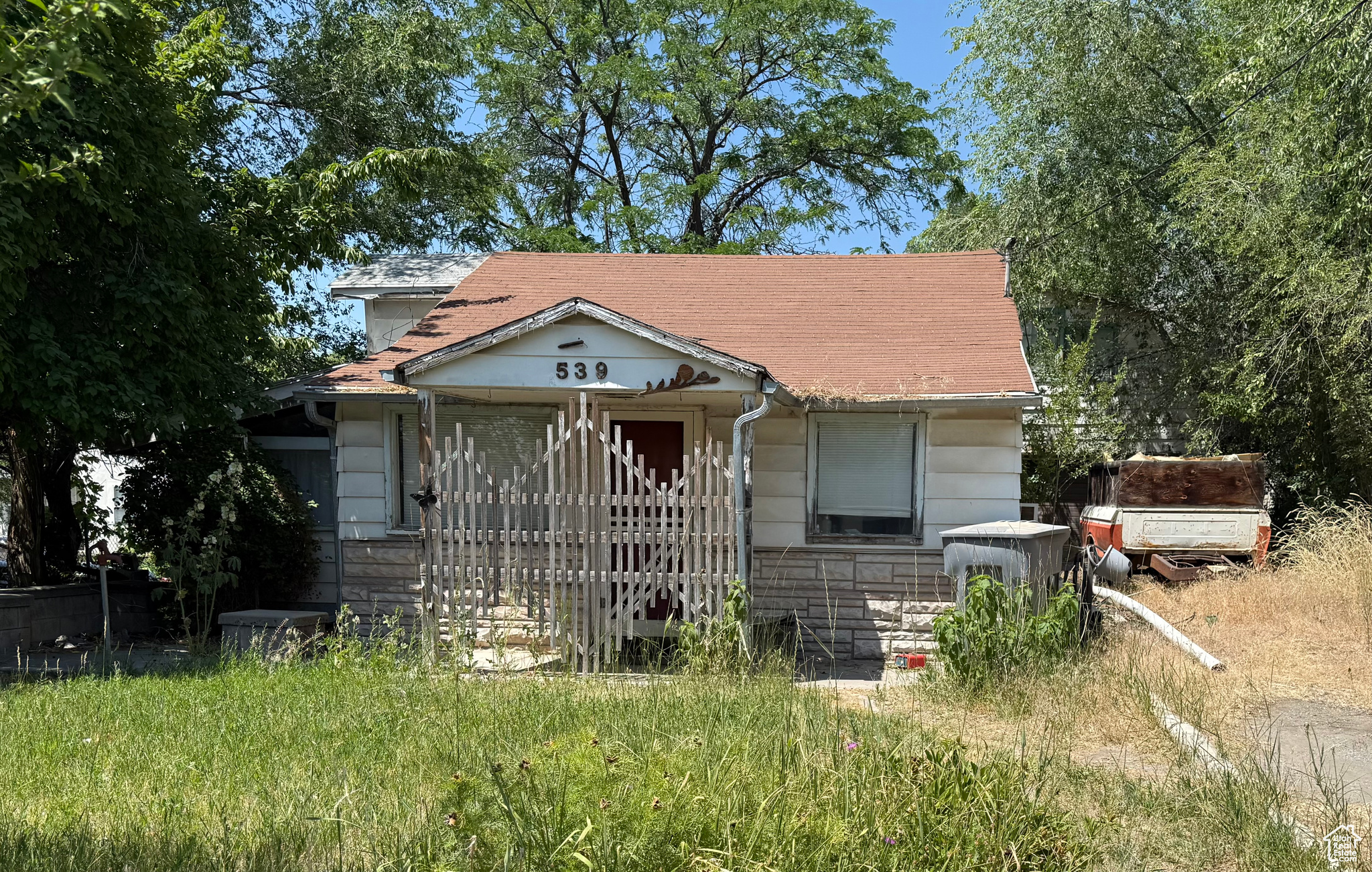 539 E CENTER ST
