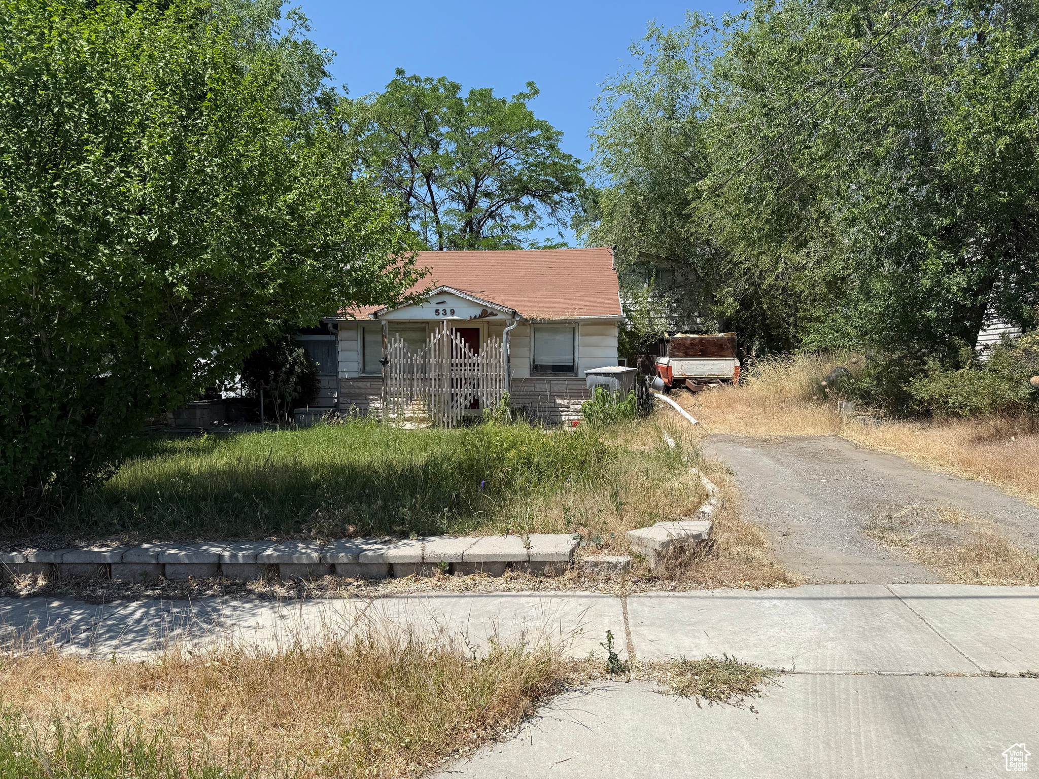 539 E CENTER ST