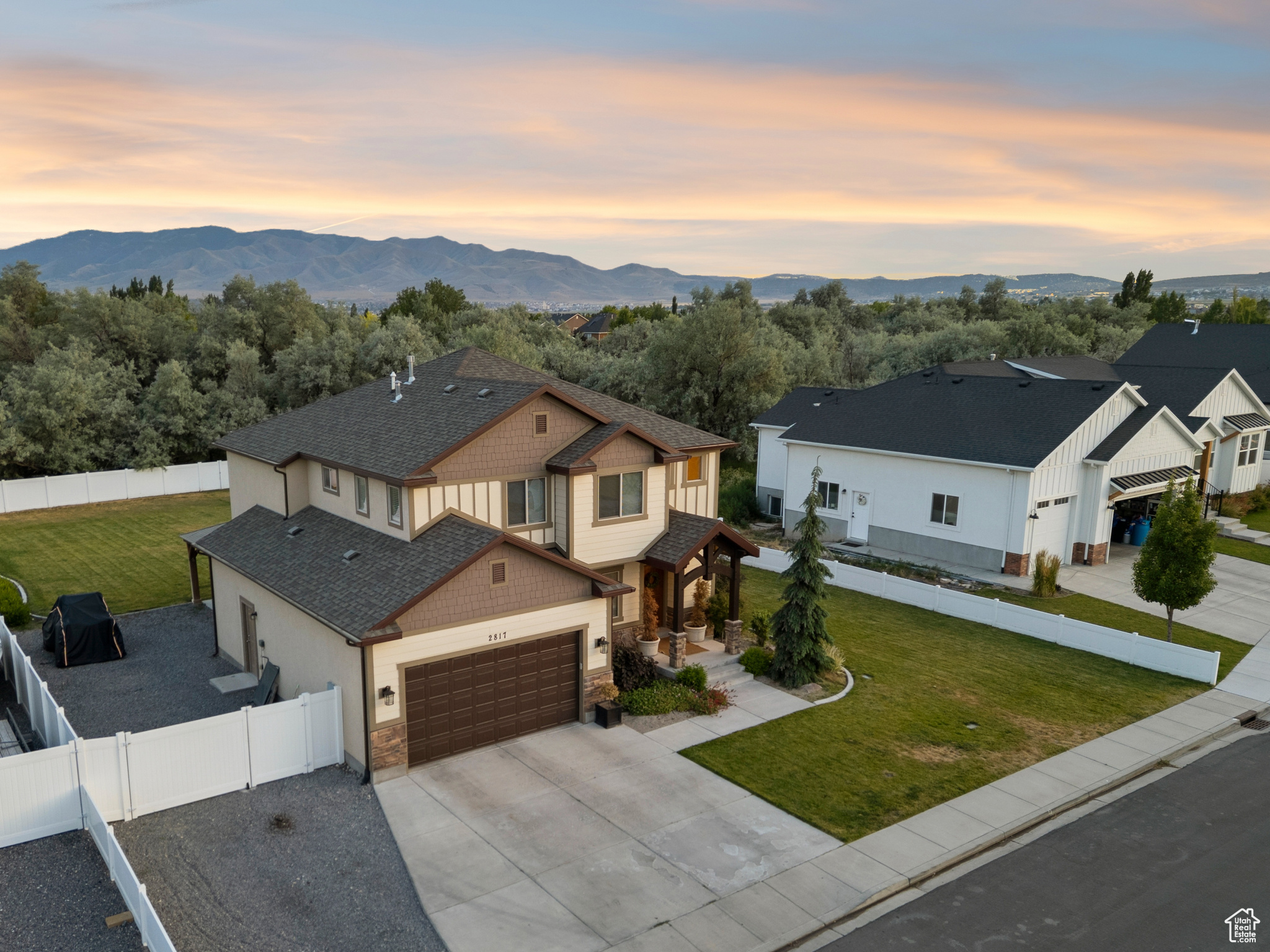 2817 W WILLOW DR