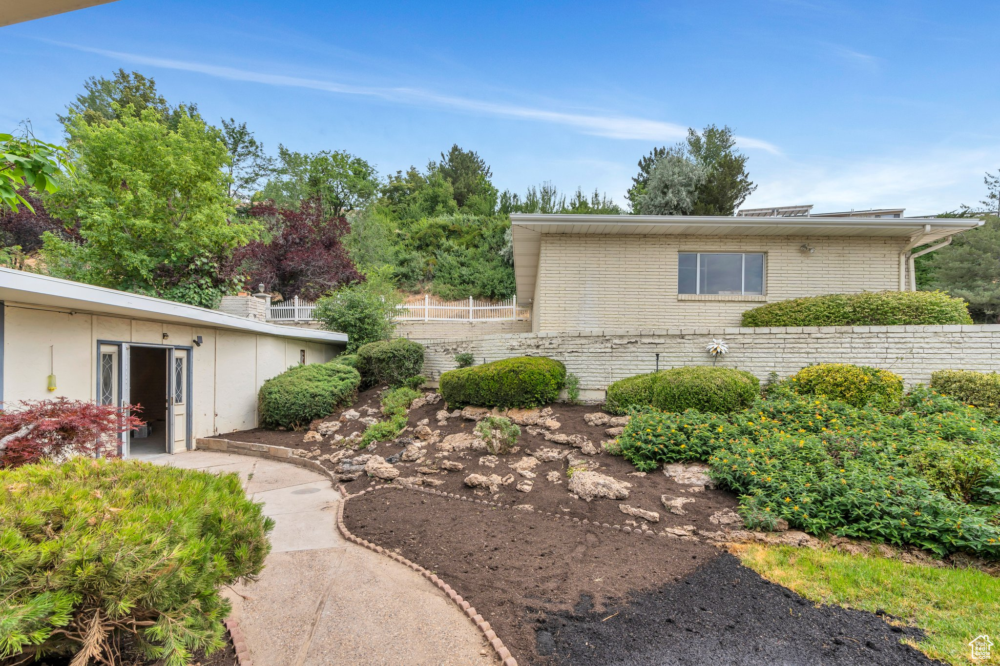 740 E BOWL DR
