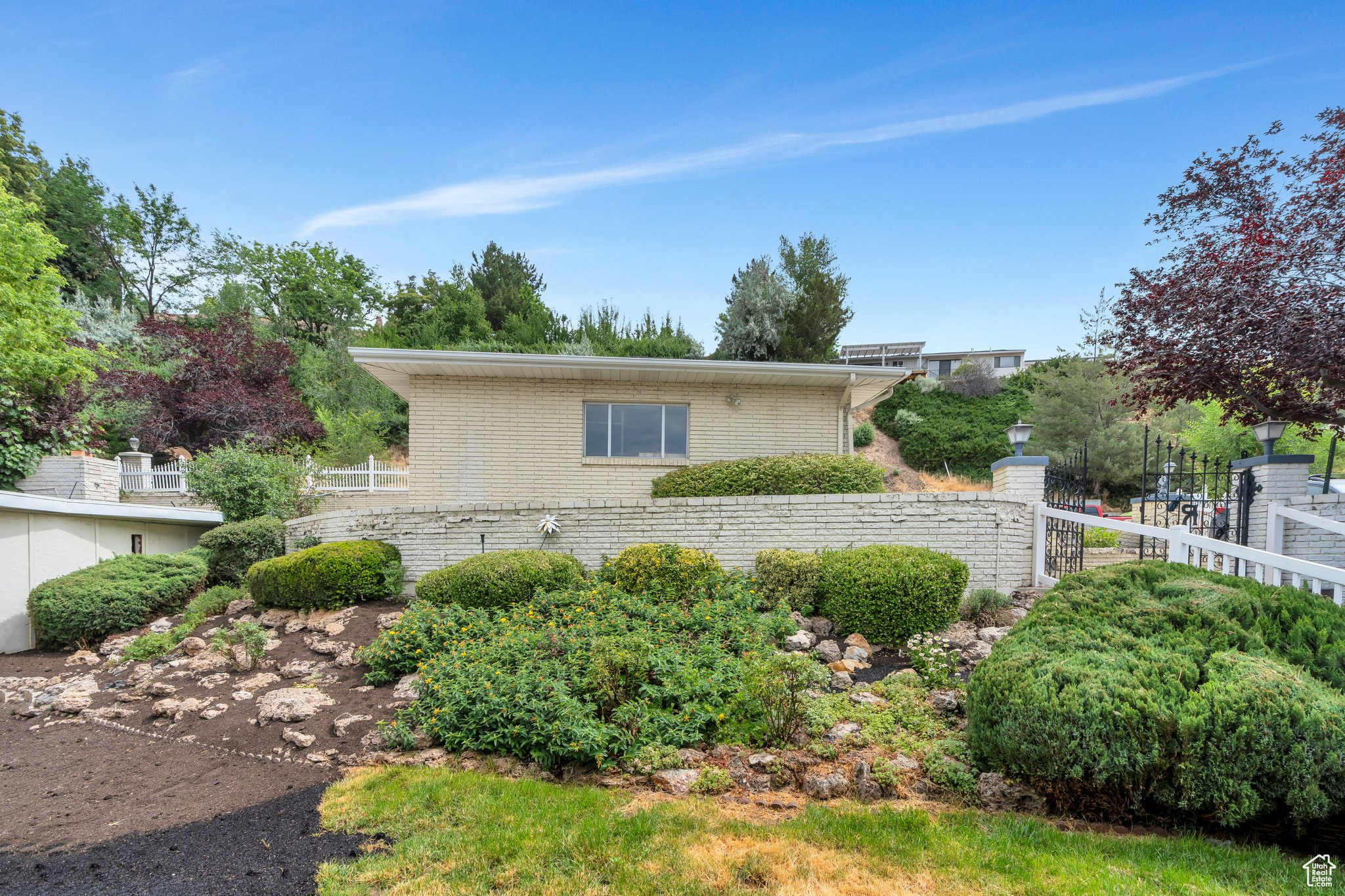 740 E BOWL DR