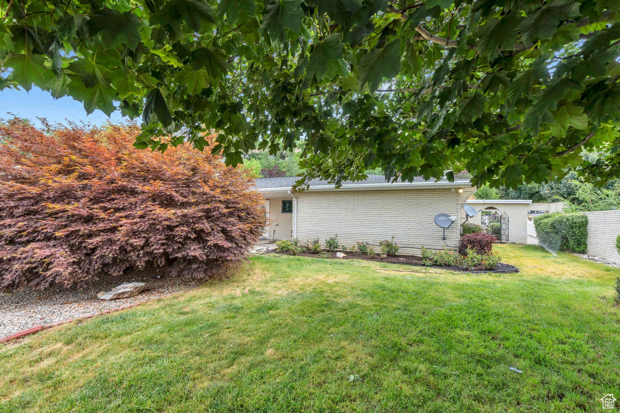 740 E BOWL DR