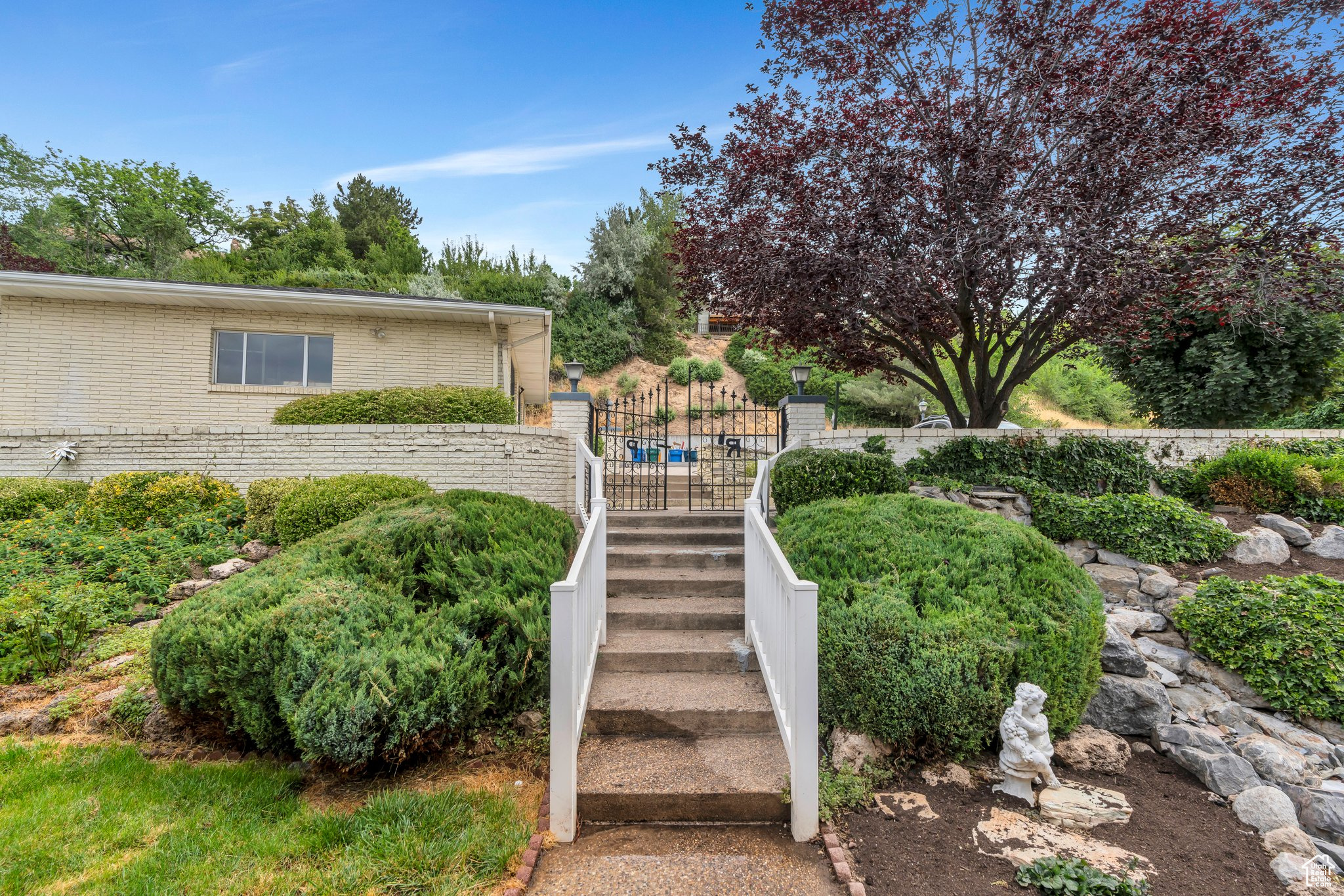 740 E BOWL DR