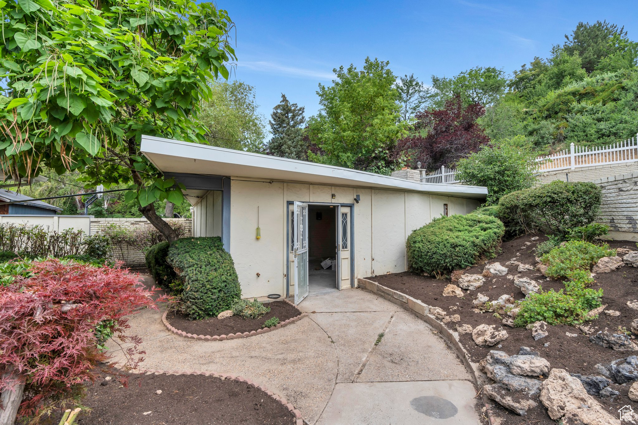 740 E BOWL DR