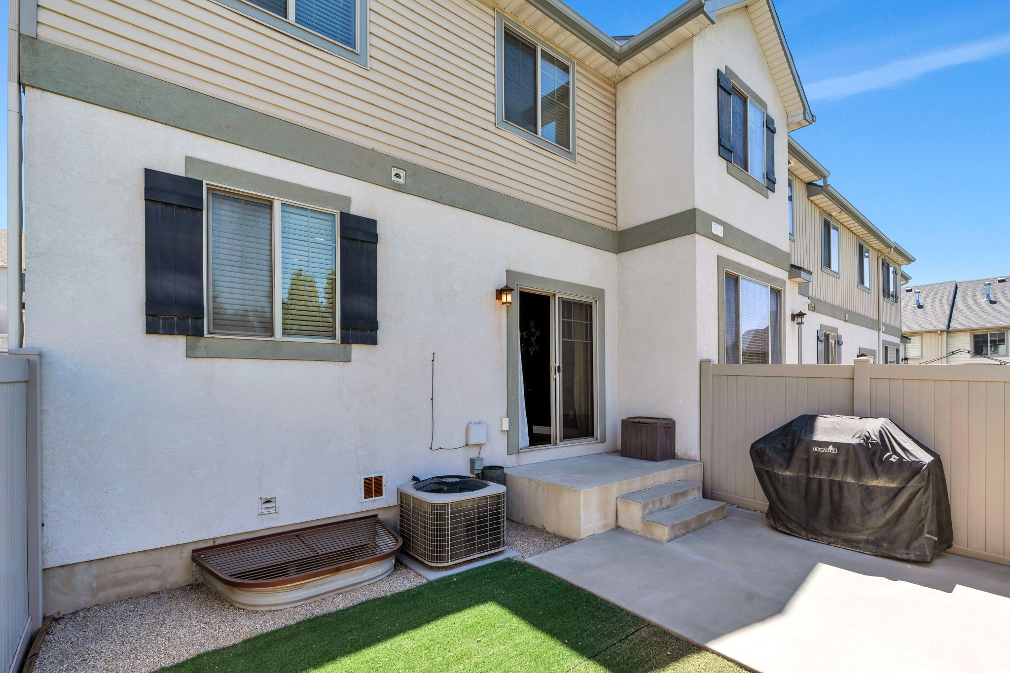 1063 N 1880 W