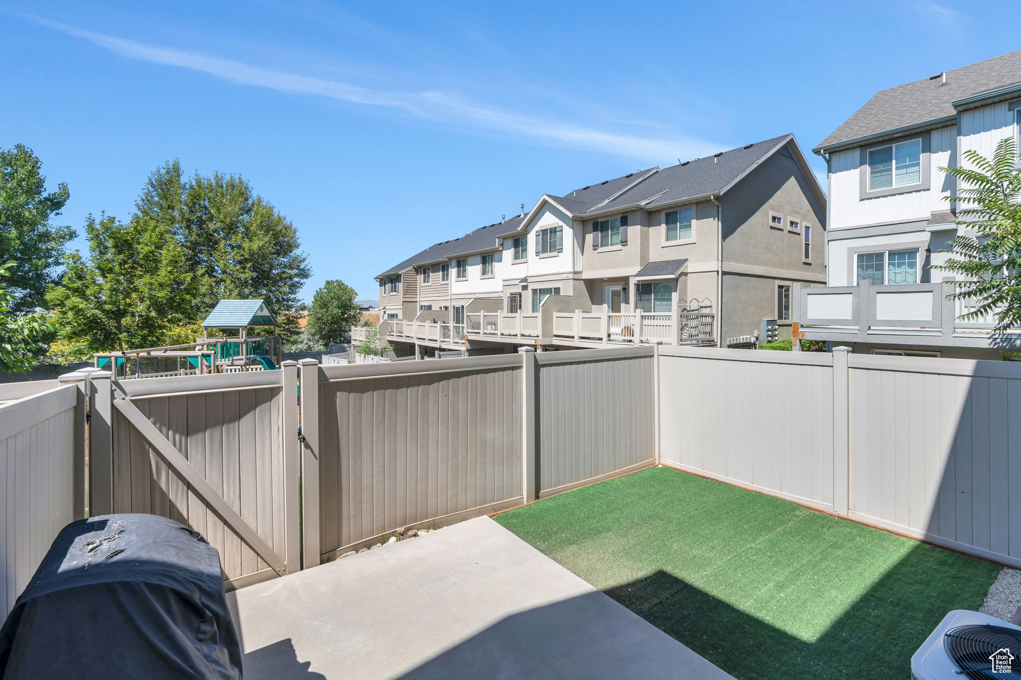 1063 N 1880 W