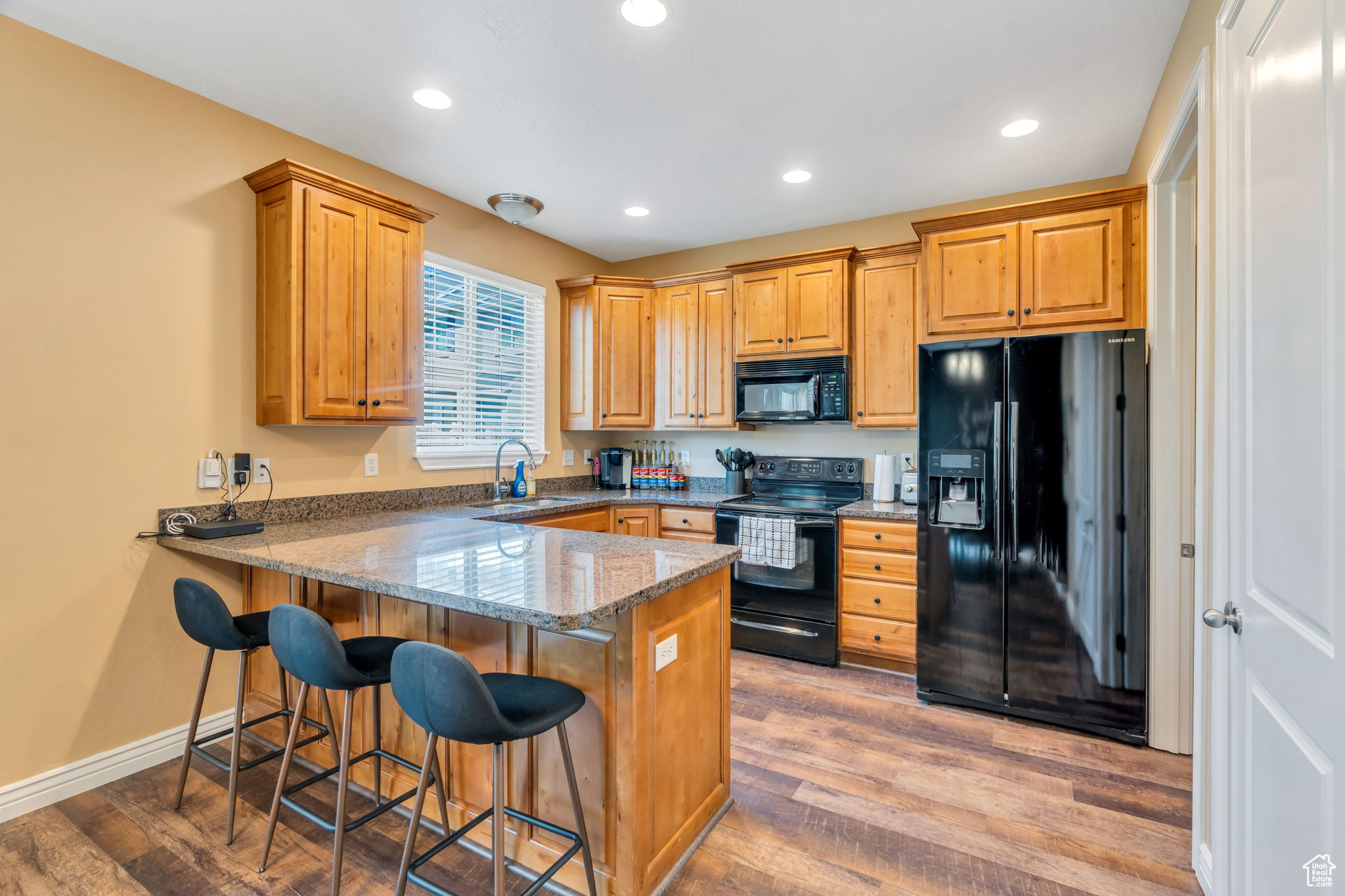 1063 N 1880 W