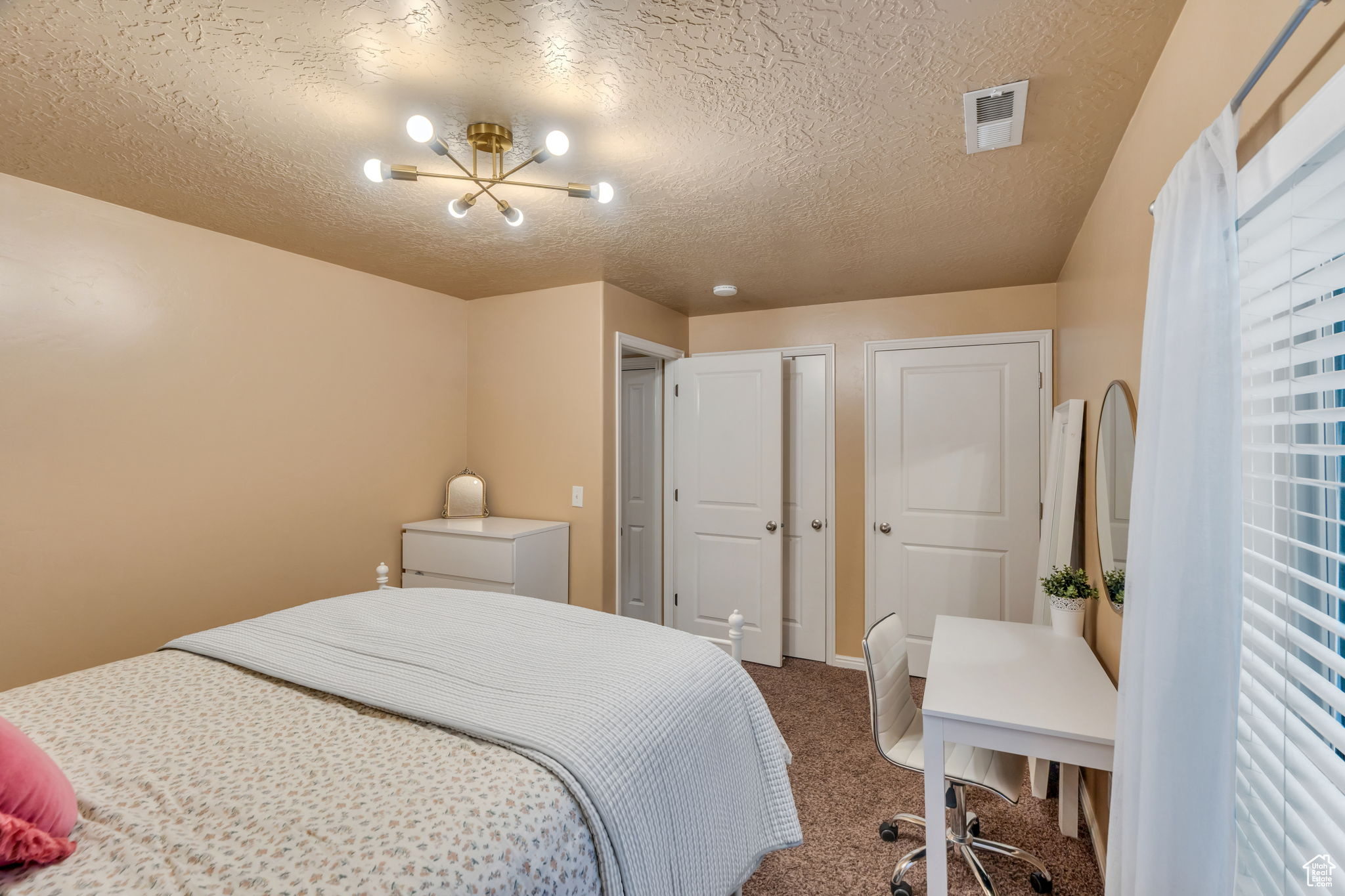 1063 N 1880 W