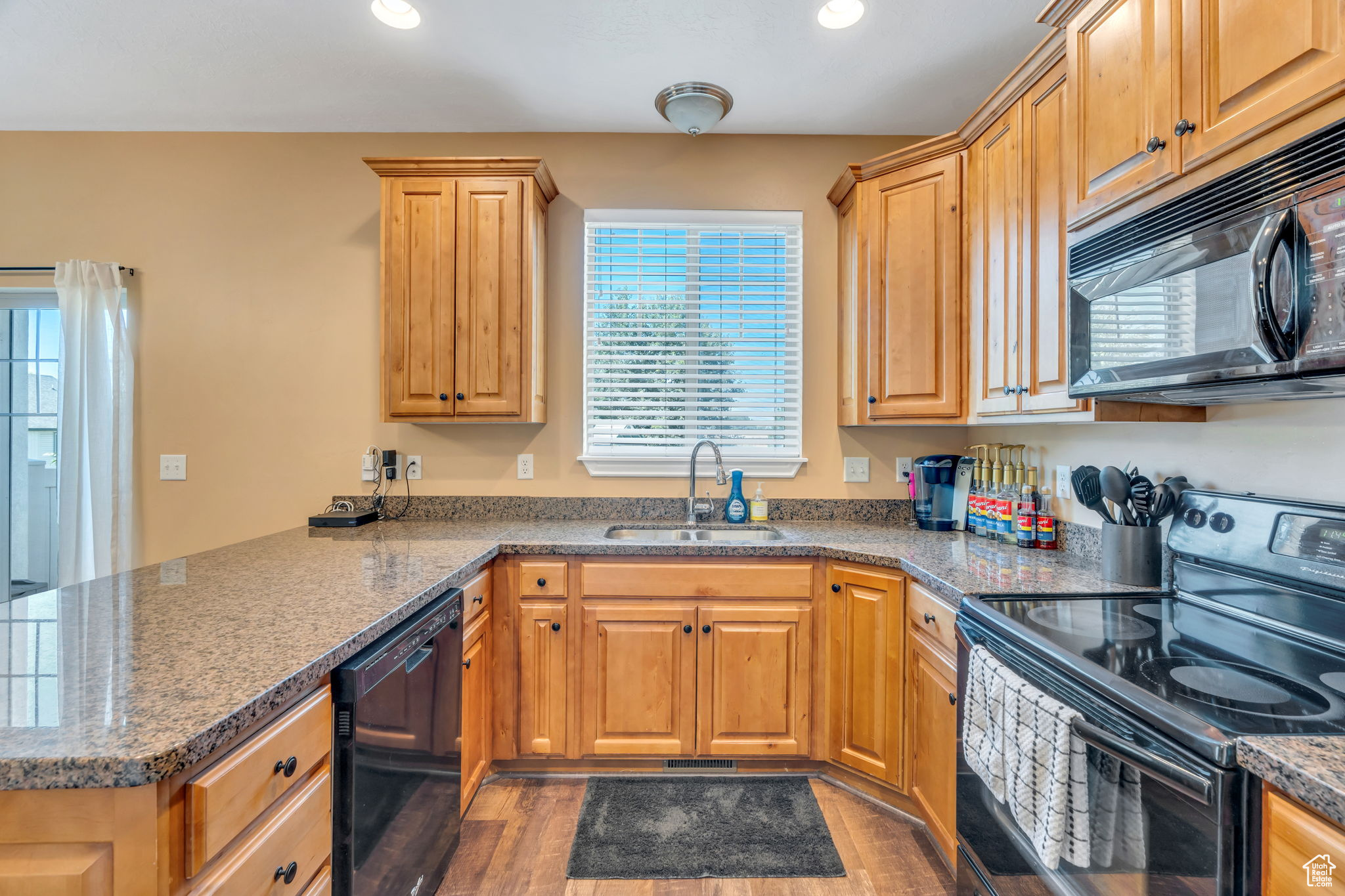1063 N 1880 W