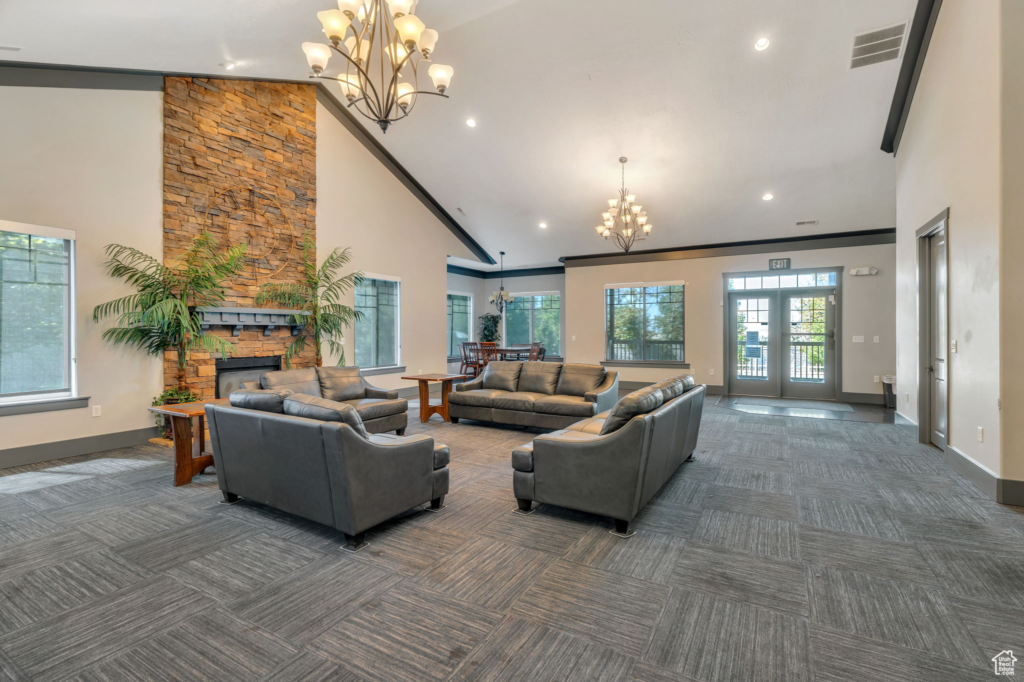 1063 N 1880 W
