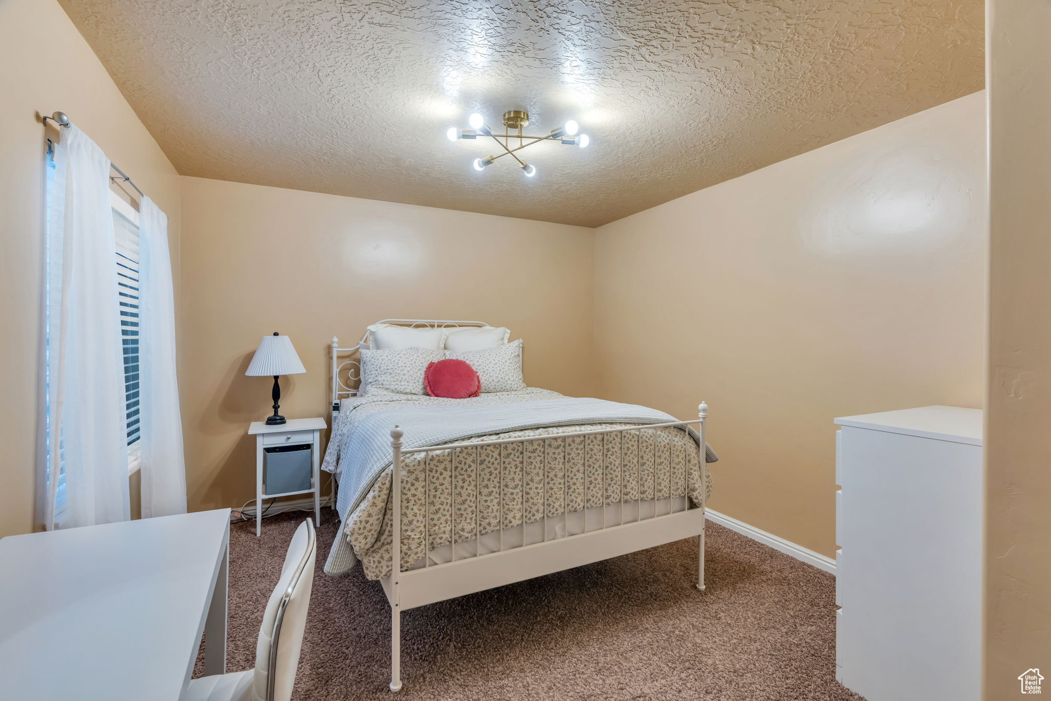 1063 N 1880 W