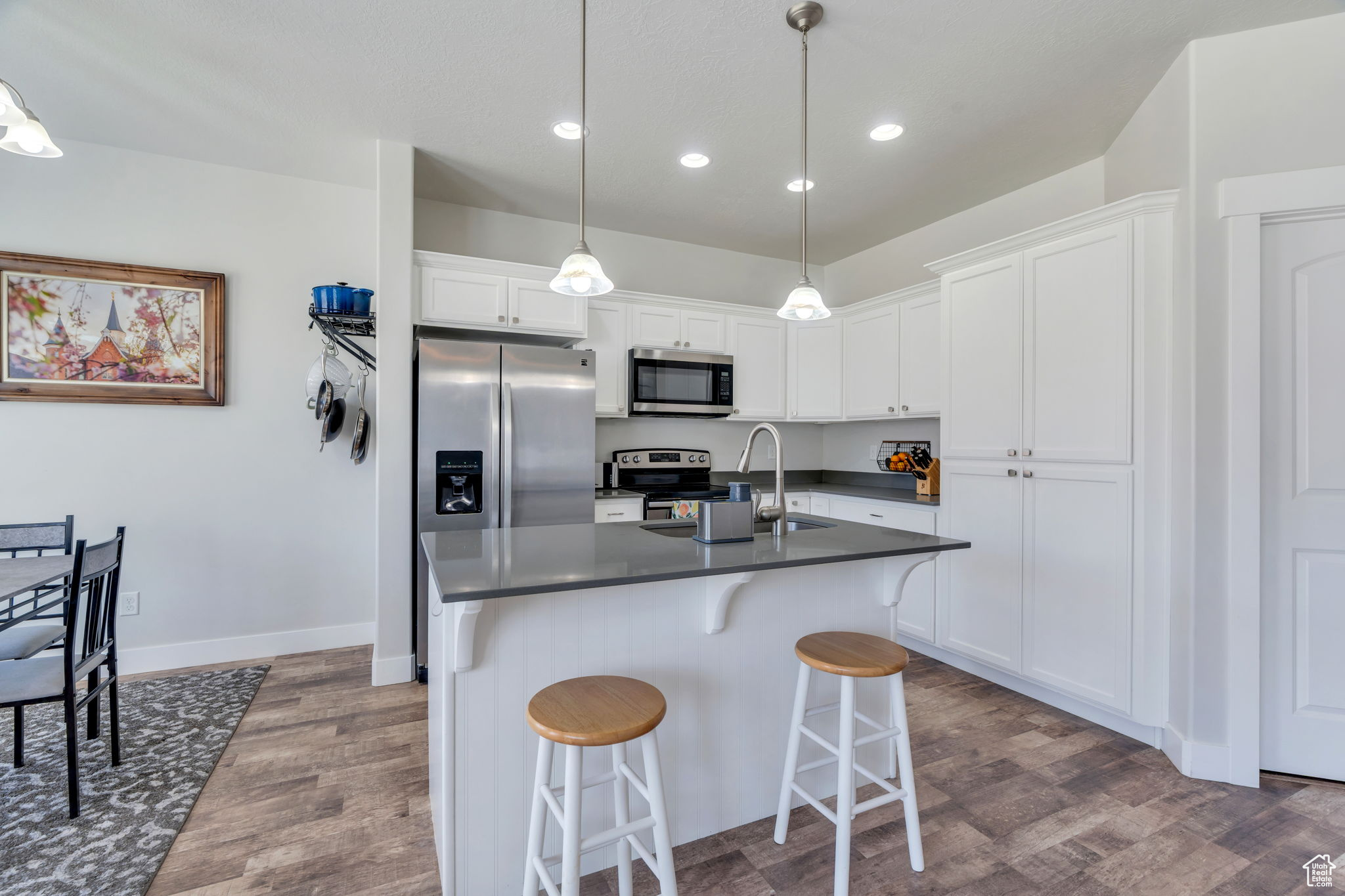 219 W SILVER SPRINGS DR