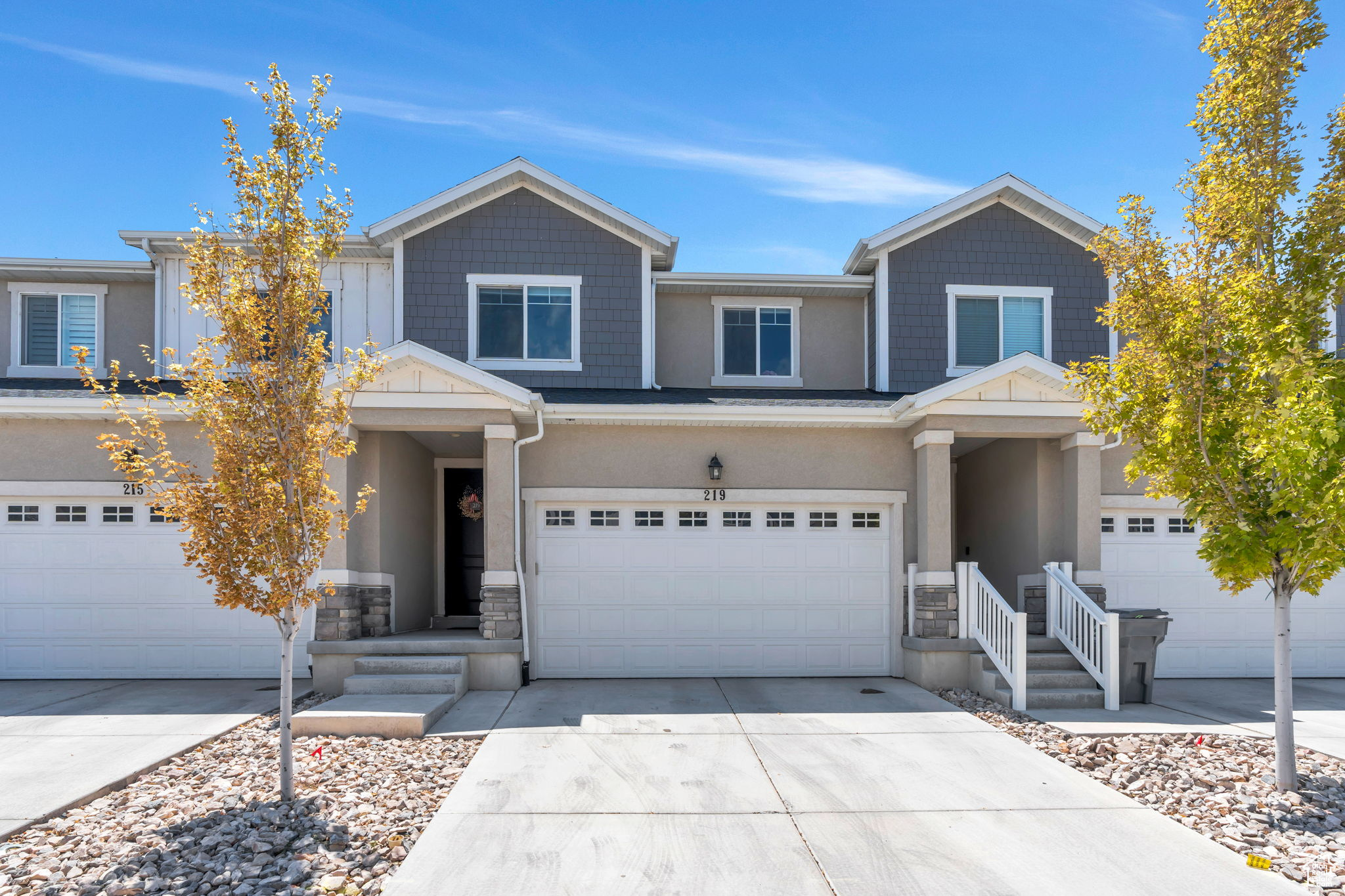 219 W SILVER SPRINGS DR