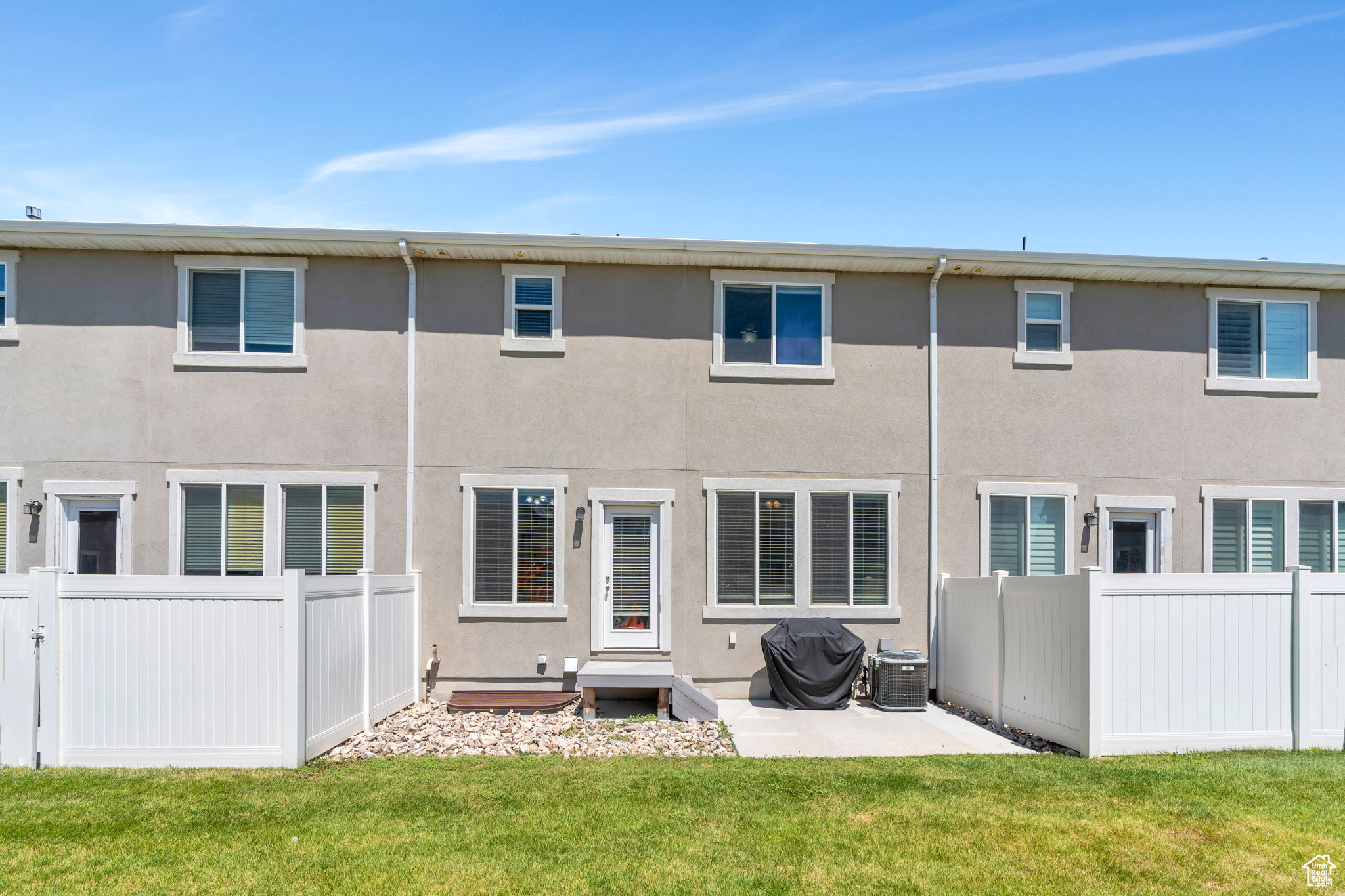 219 W SILVER SPRINGS DR