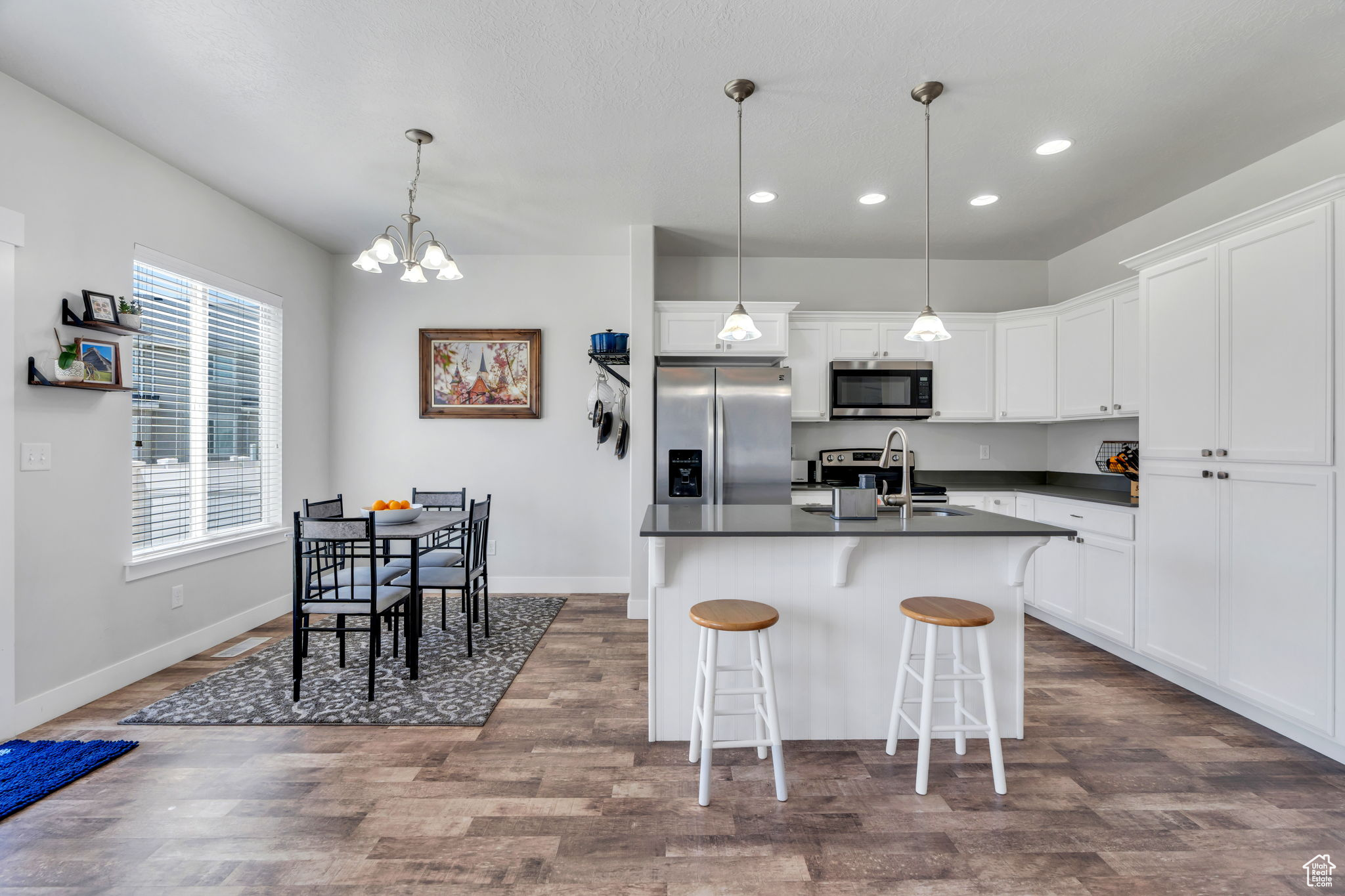 219 W SILVER SPRINGS DR