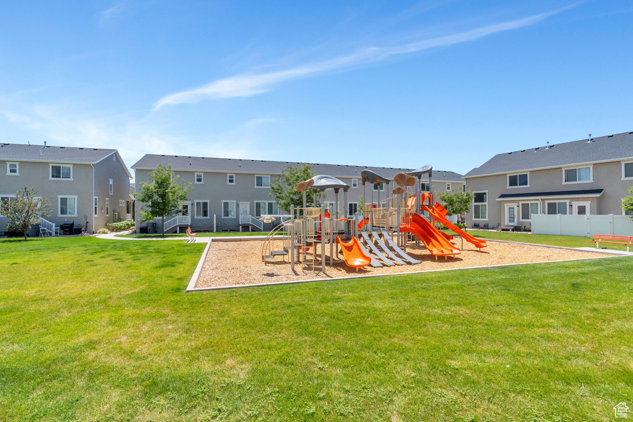 219 W SILVER SPRINGS DR