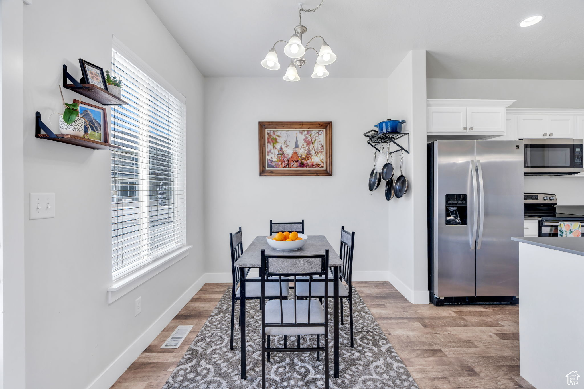 219 W SILVER SPRINGS DR