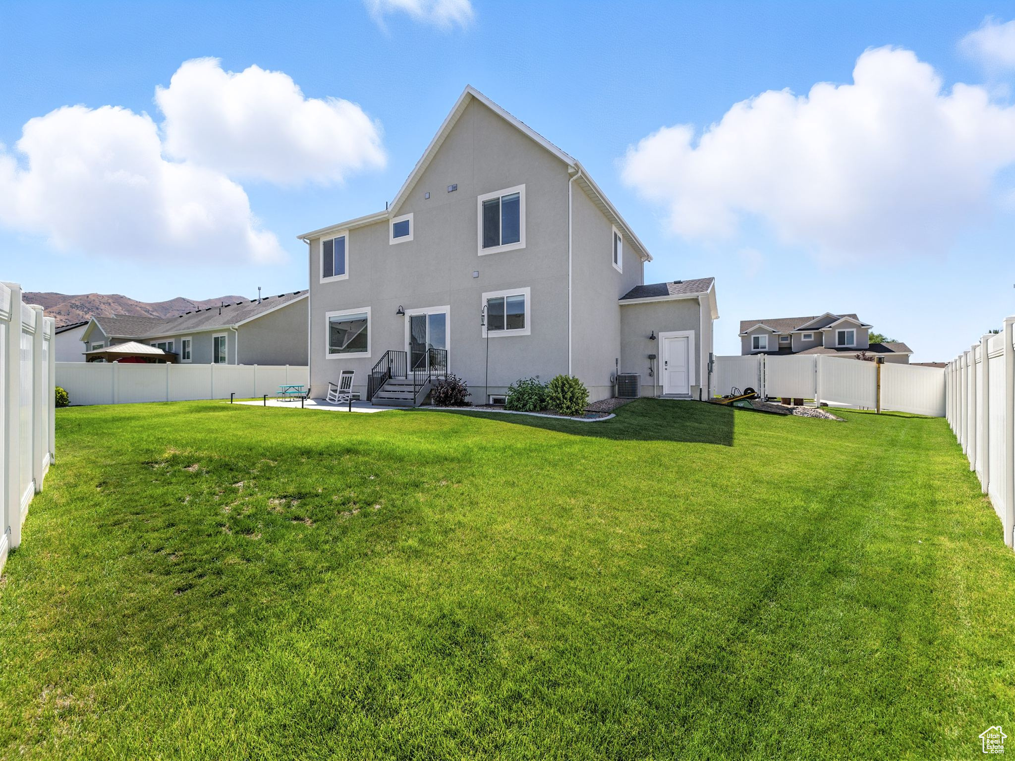 1965 E EMERALD AVE