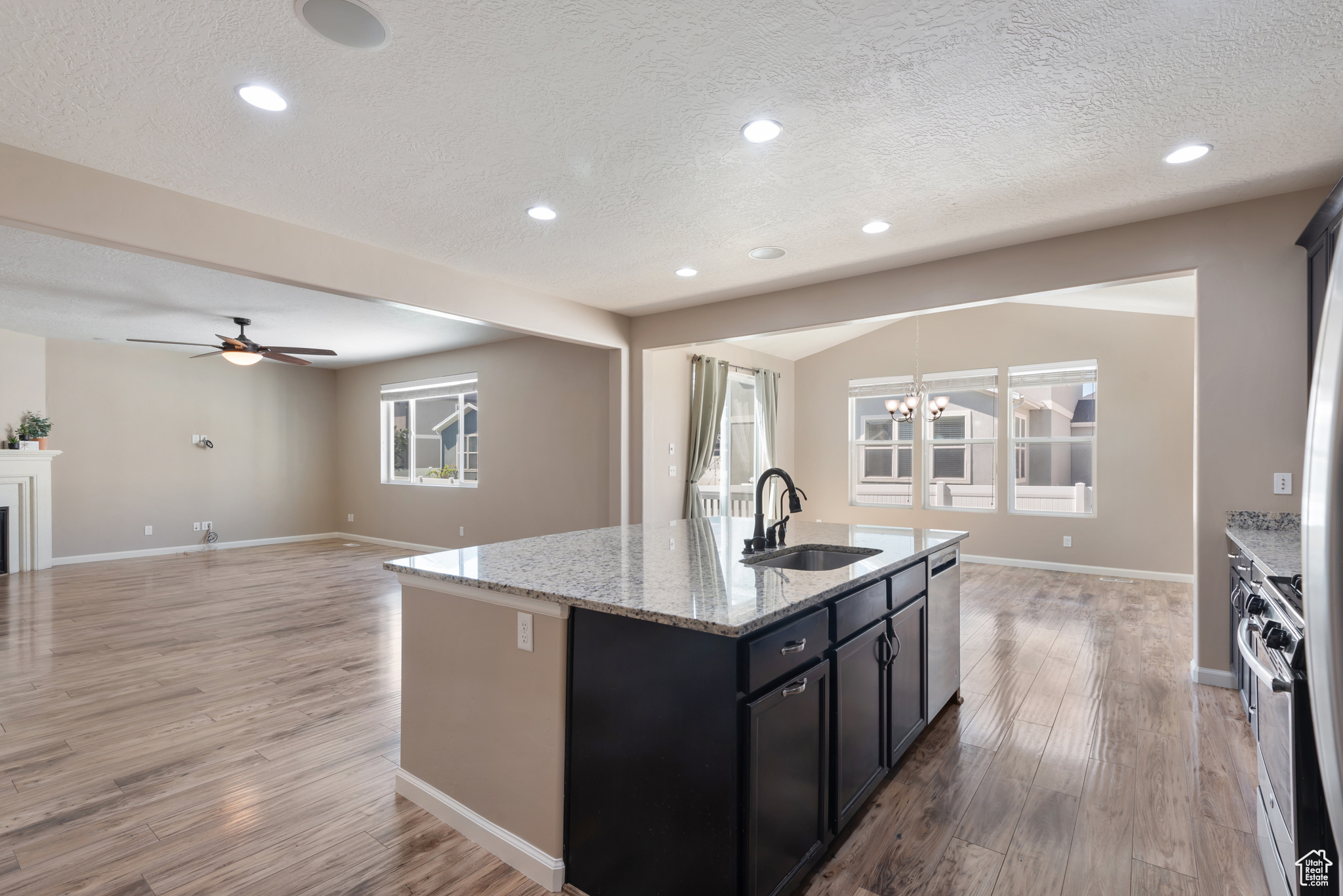 76 W BIRDS EYE LN