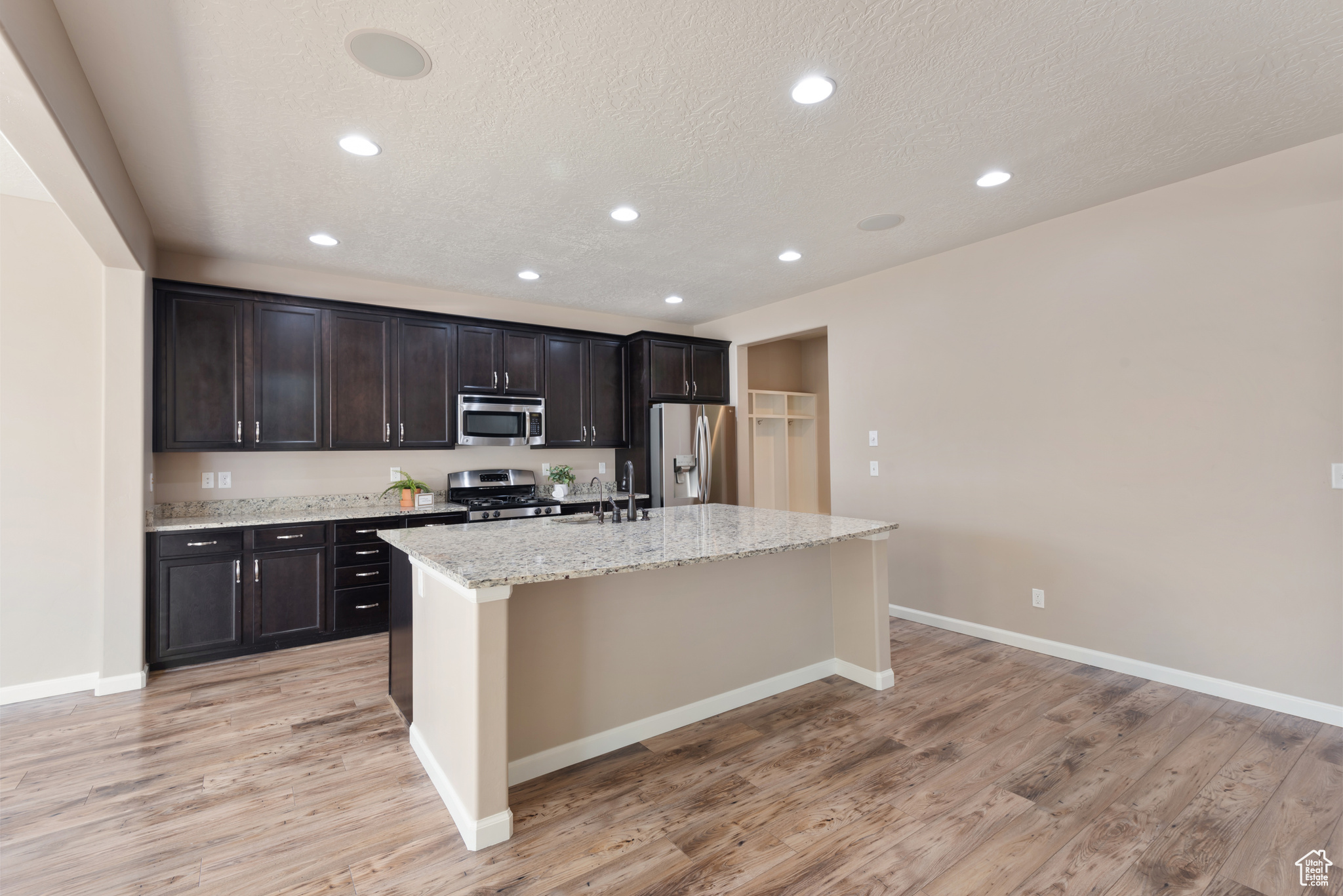 76 W BIRDS EYE LN
