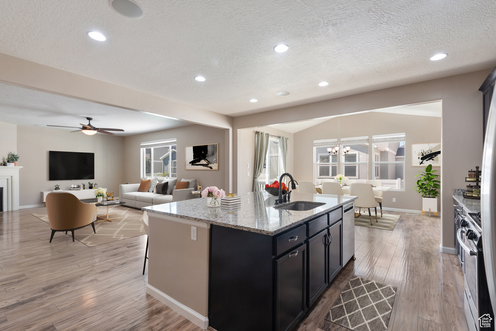 76 W BIRDS EYE LN