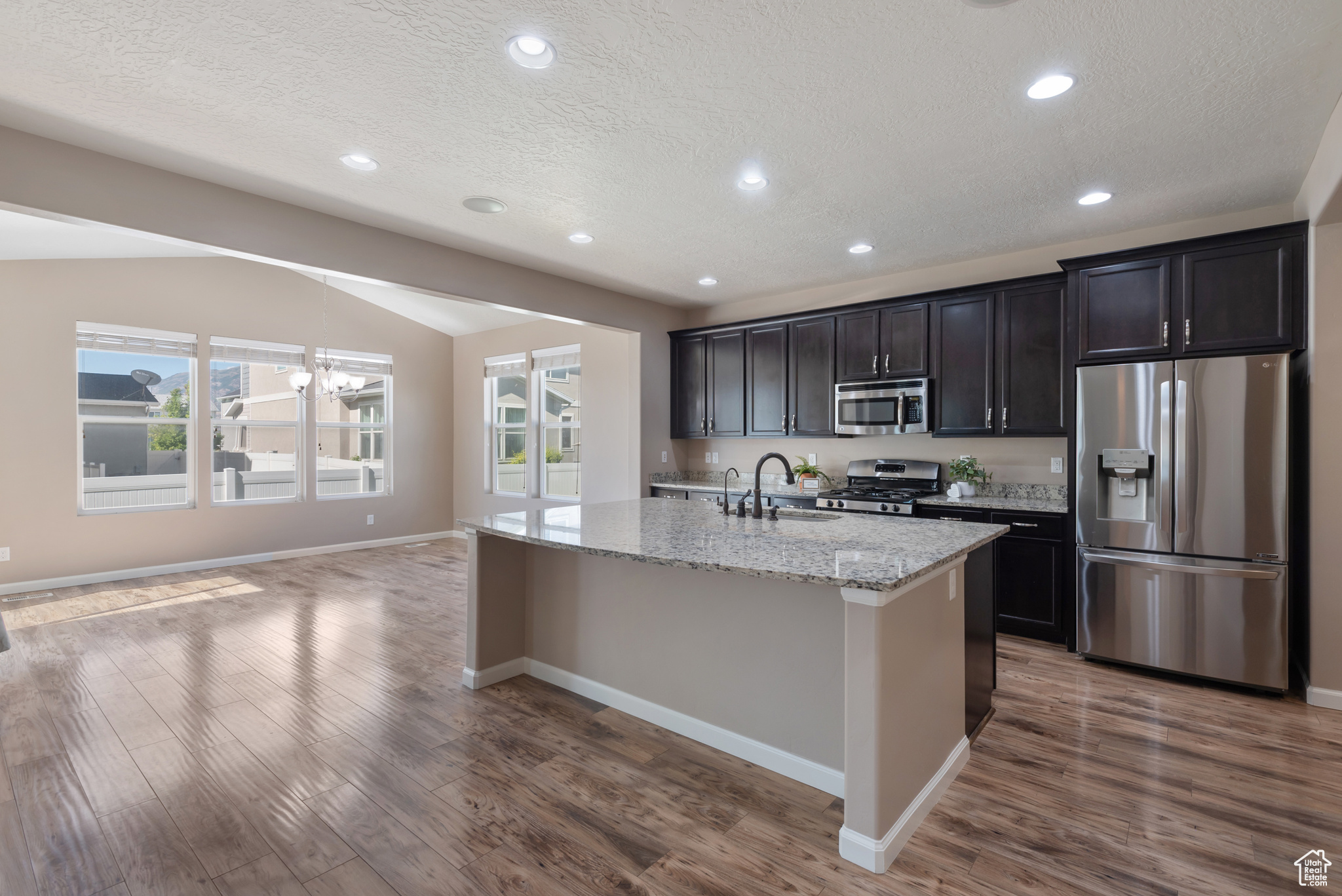 76 W BIRDS EYE LN