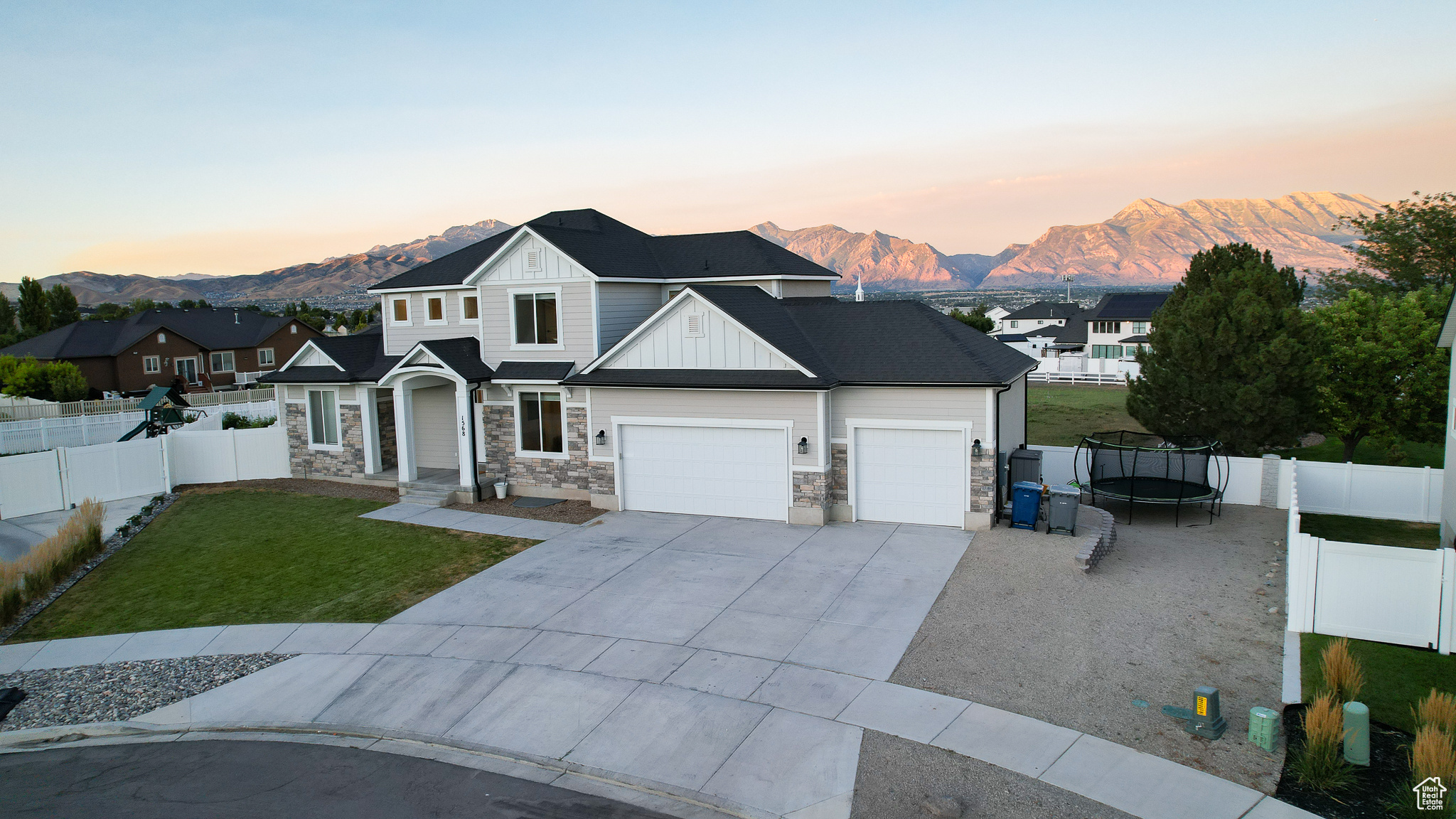 1568 N KELSEY WAY