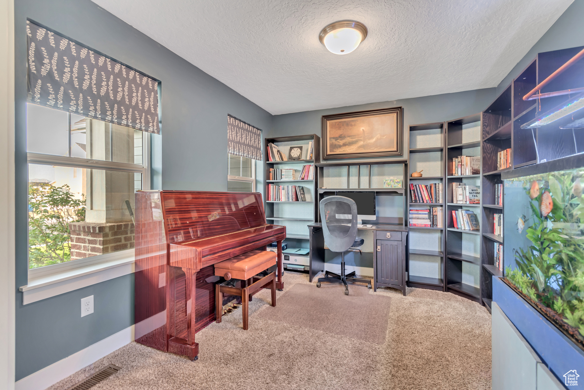 833 W ACADEMY DR